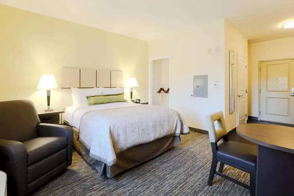 Deluxe Queen Studio  in Candlewood Suites Belle Vernon, an IHG Hotel