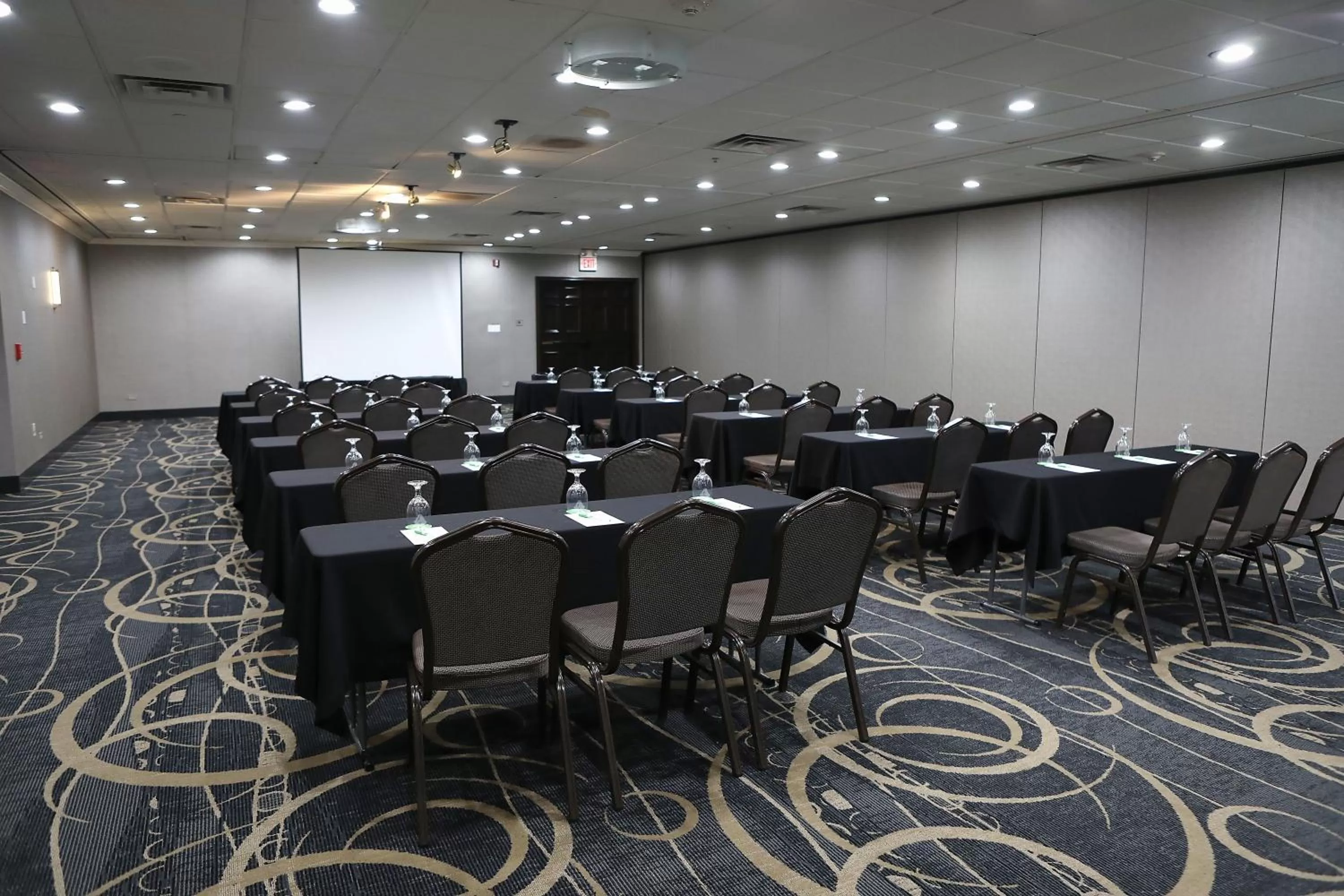 Meeting/conference room in Holiday Inn Chicago/Oak Brook by IHG