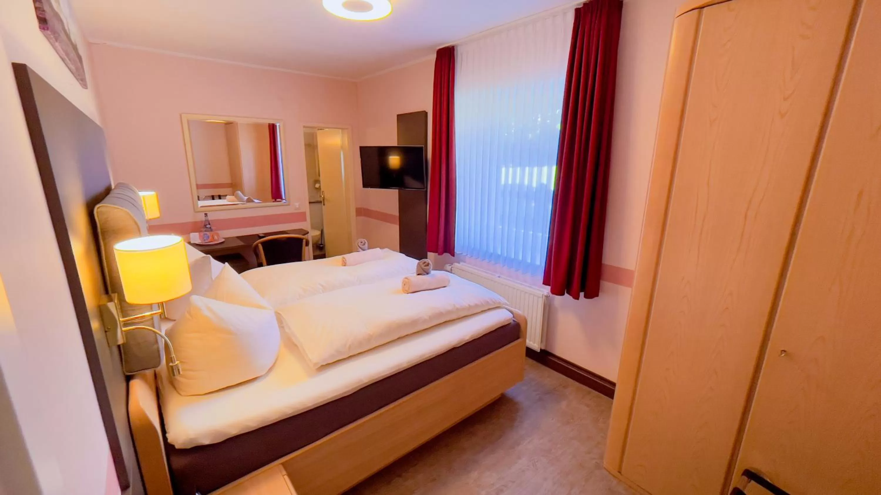 Photo of the whole room, Bed in Hotel Schnehagen