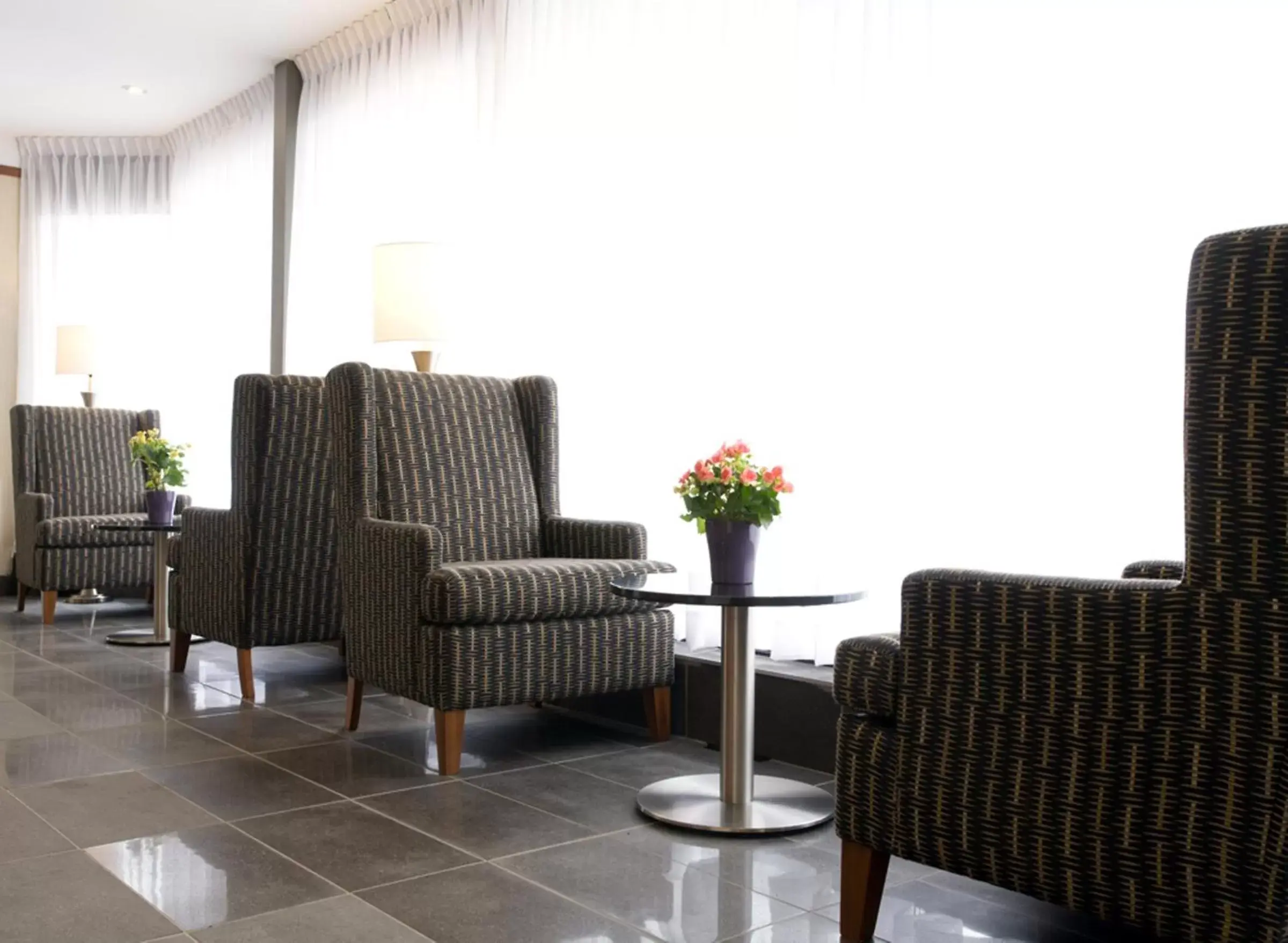 Lobby or reception, Seating Area in Ramada Plaza by Wyndham Montreal