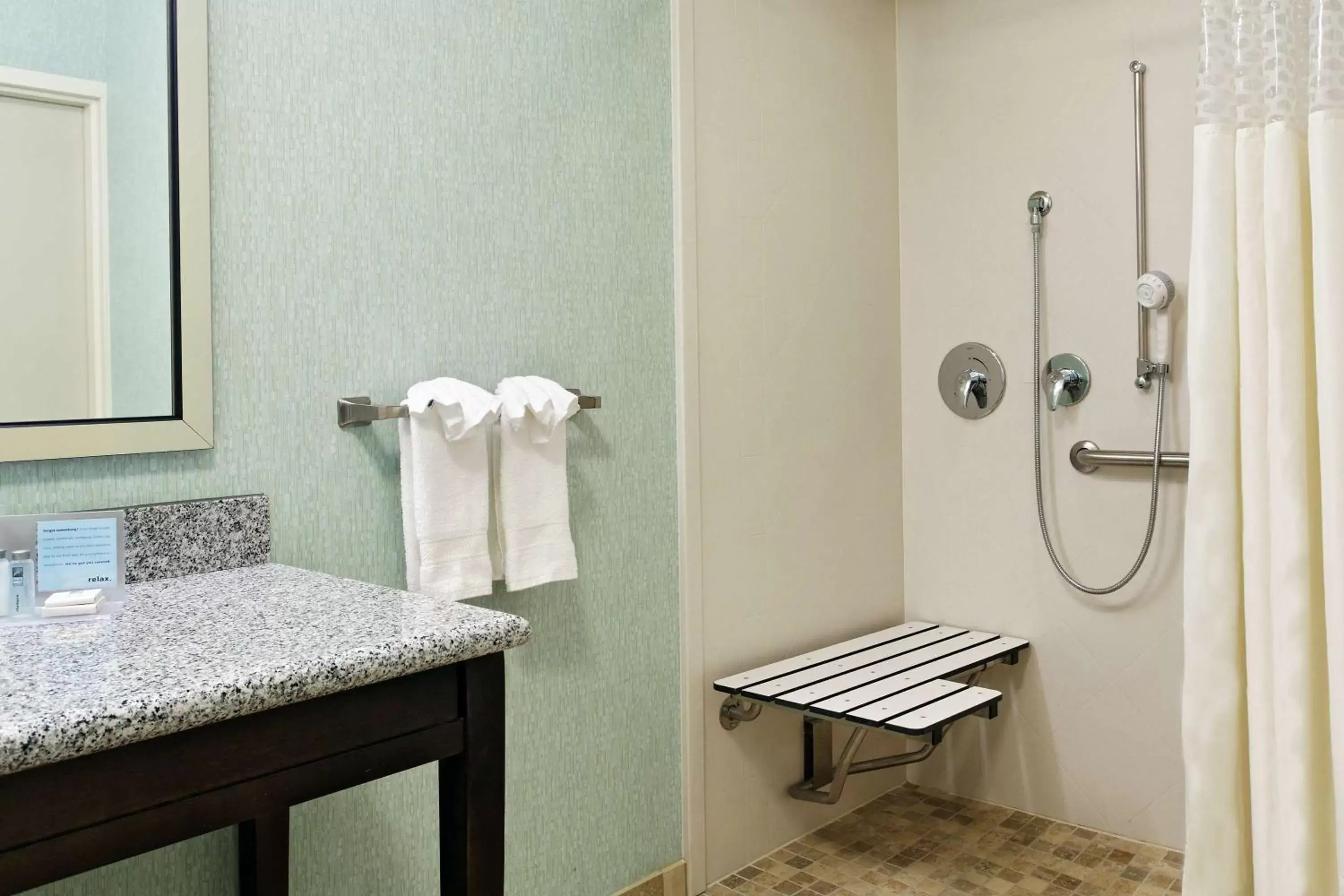 Bathroom in Hampton Inn & Suites Orlando North Altamonte Springs