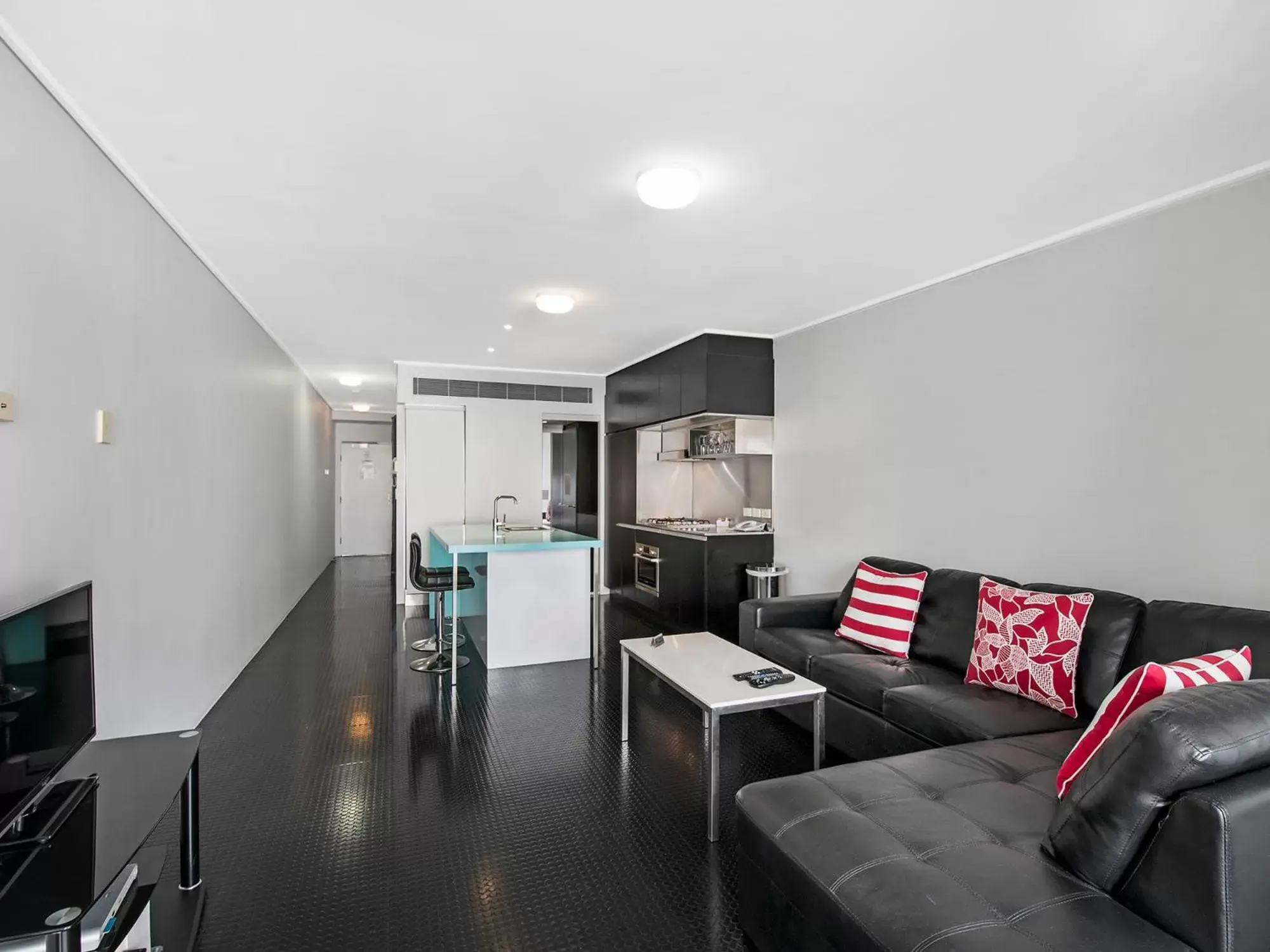 Kitchen or kitchenette, Seating Area in The Miro Apartments