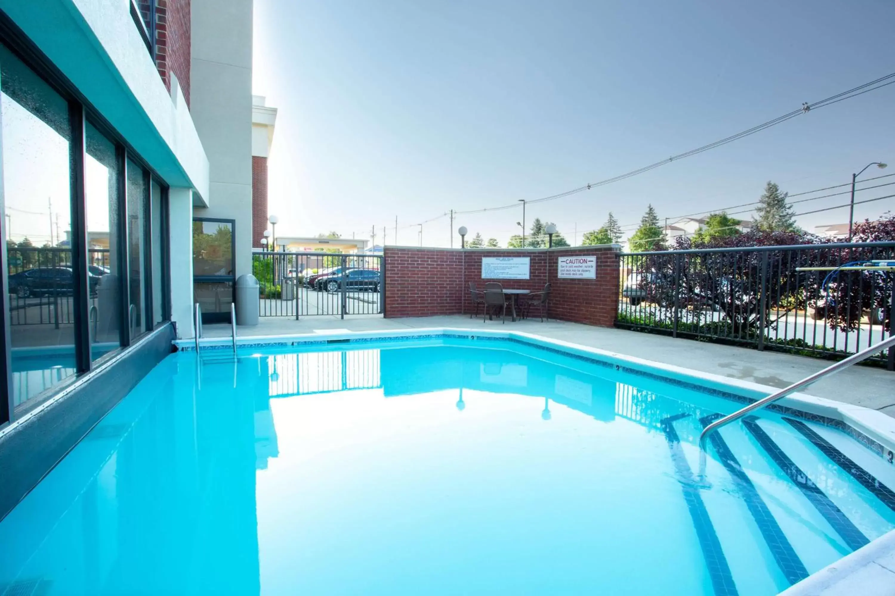 Activities, Swimming Pool in Drury Inn & Suites Louisville East
