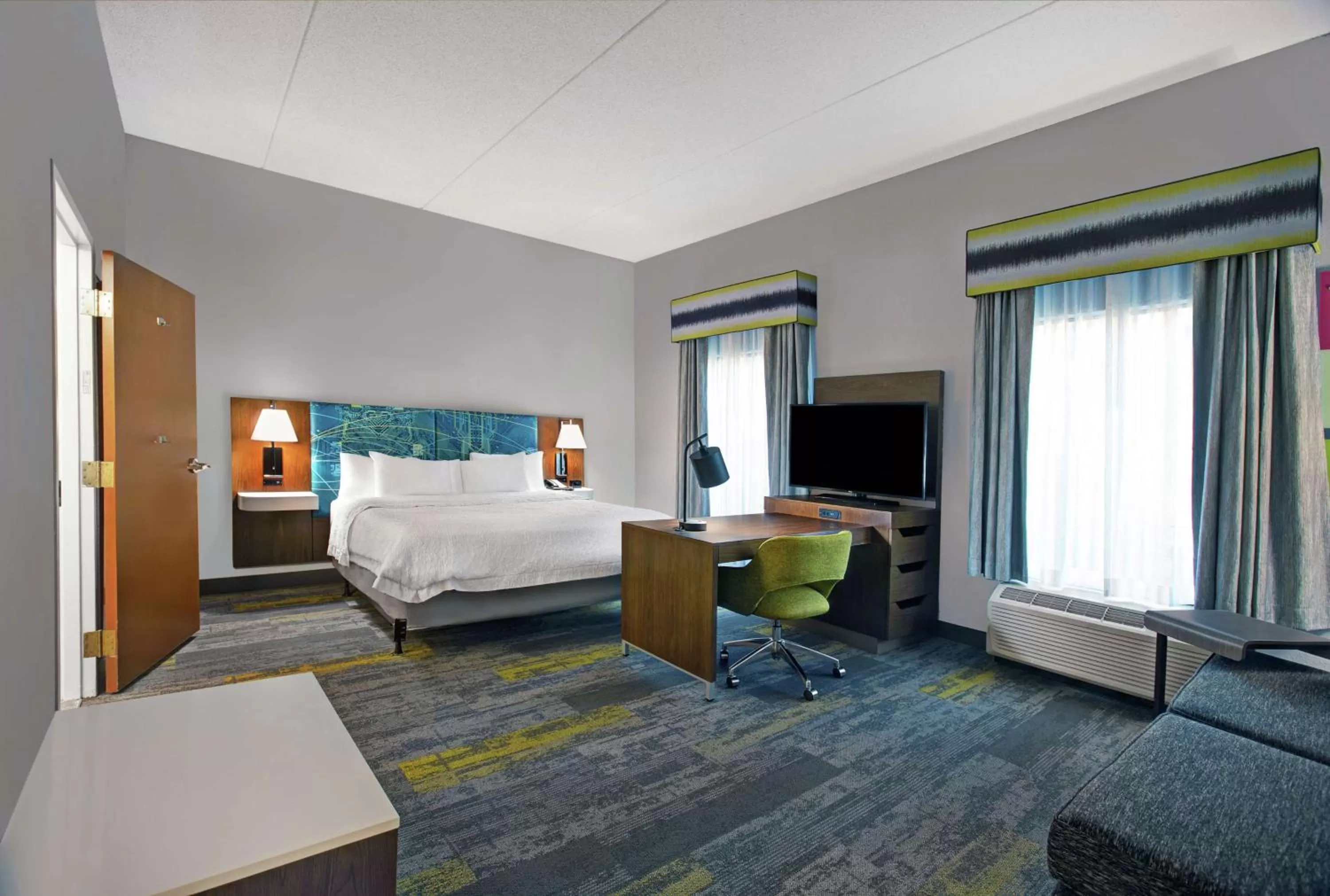 Bedroom, Bed in Hampton Inn & Suites Augusta West