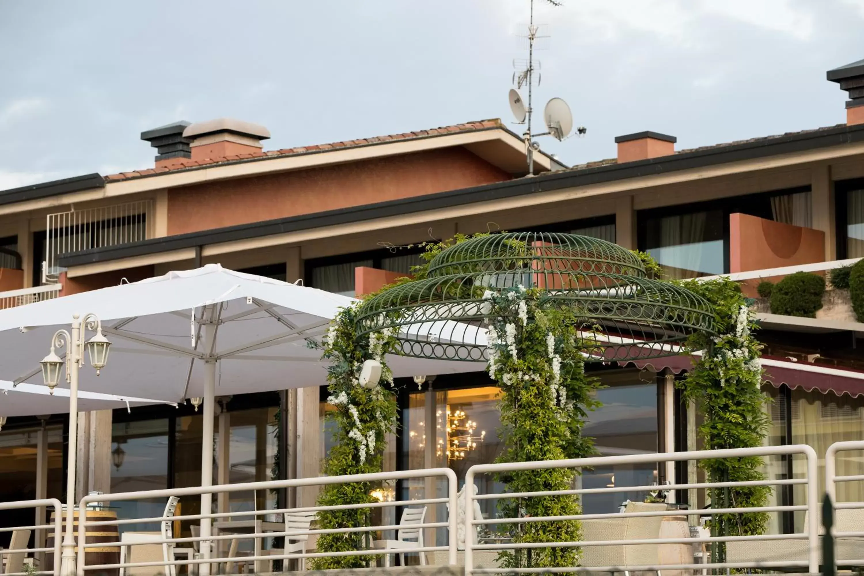 Restaurant/places to eat, Property Building in Hotel Aquila D'Oro Desenzano