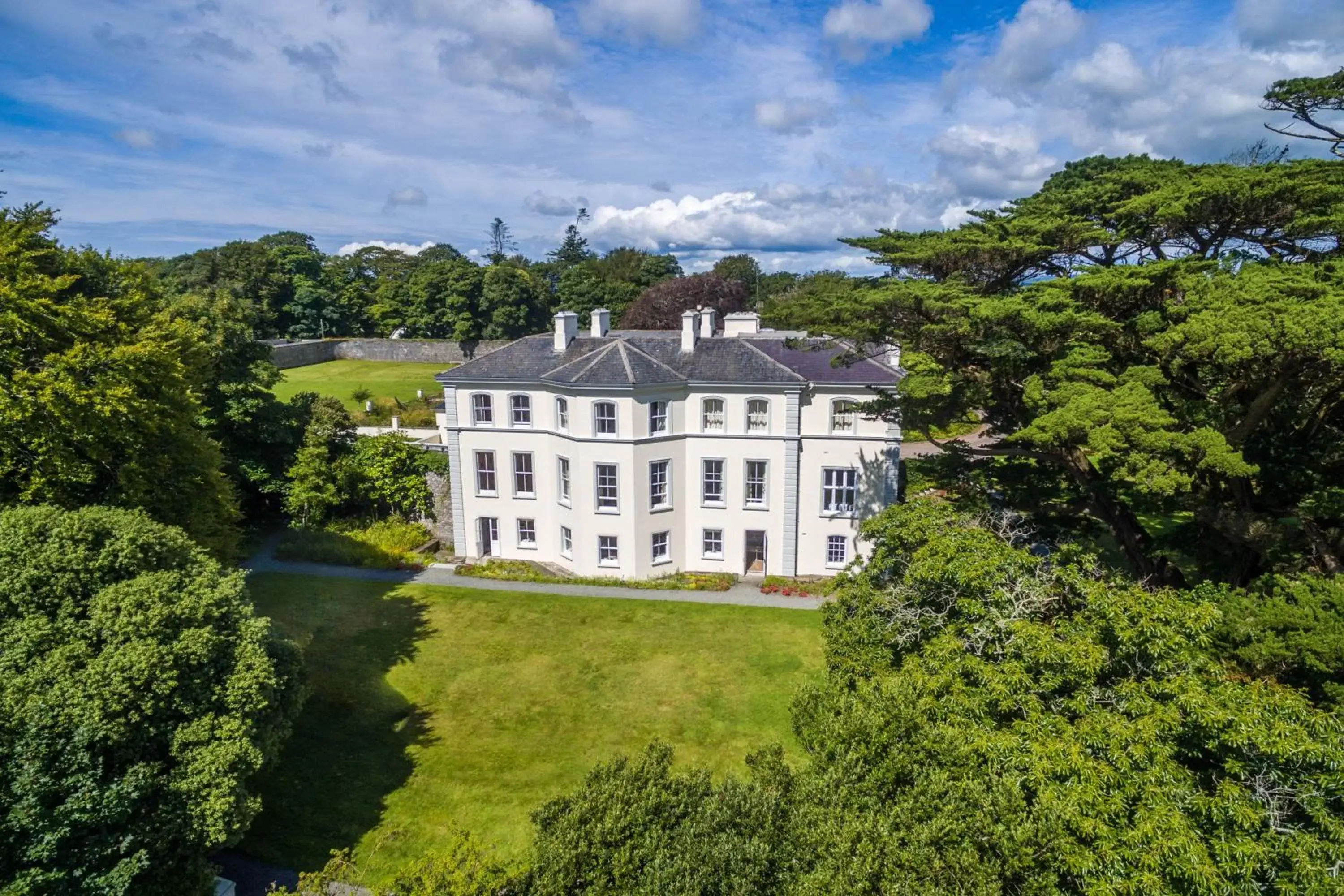 Property building, Bird's-eye View in Liss Ard Estate