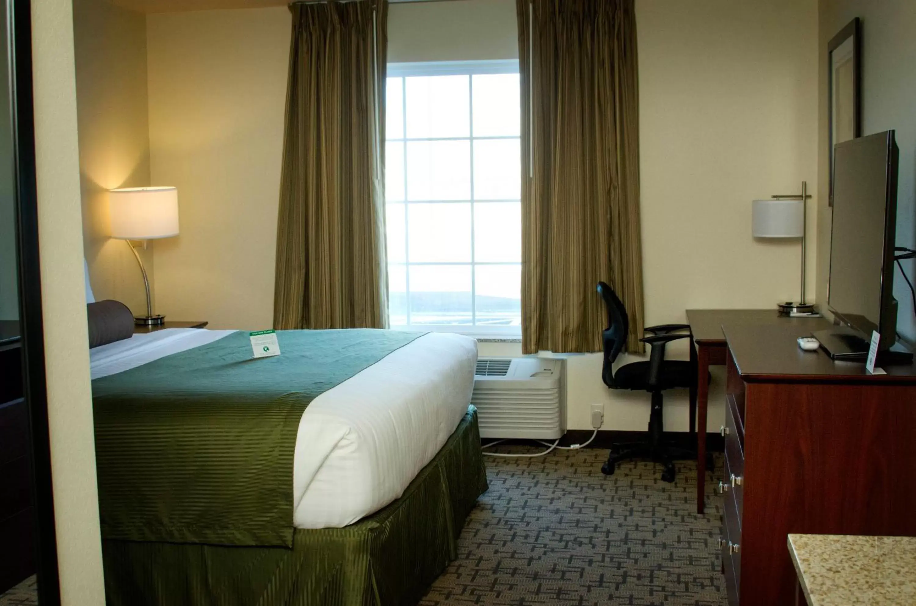 Bed in Cobblestone Inn & Suites - Soda Springs