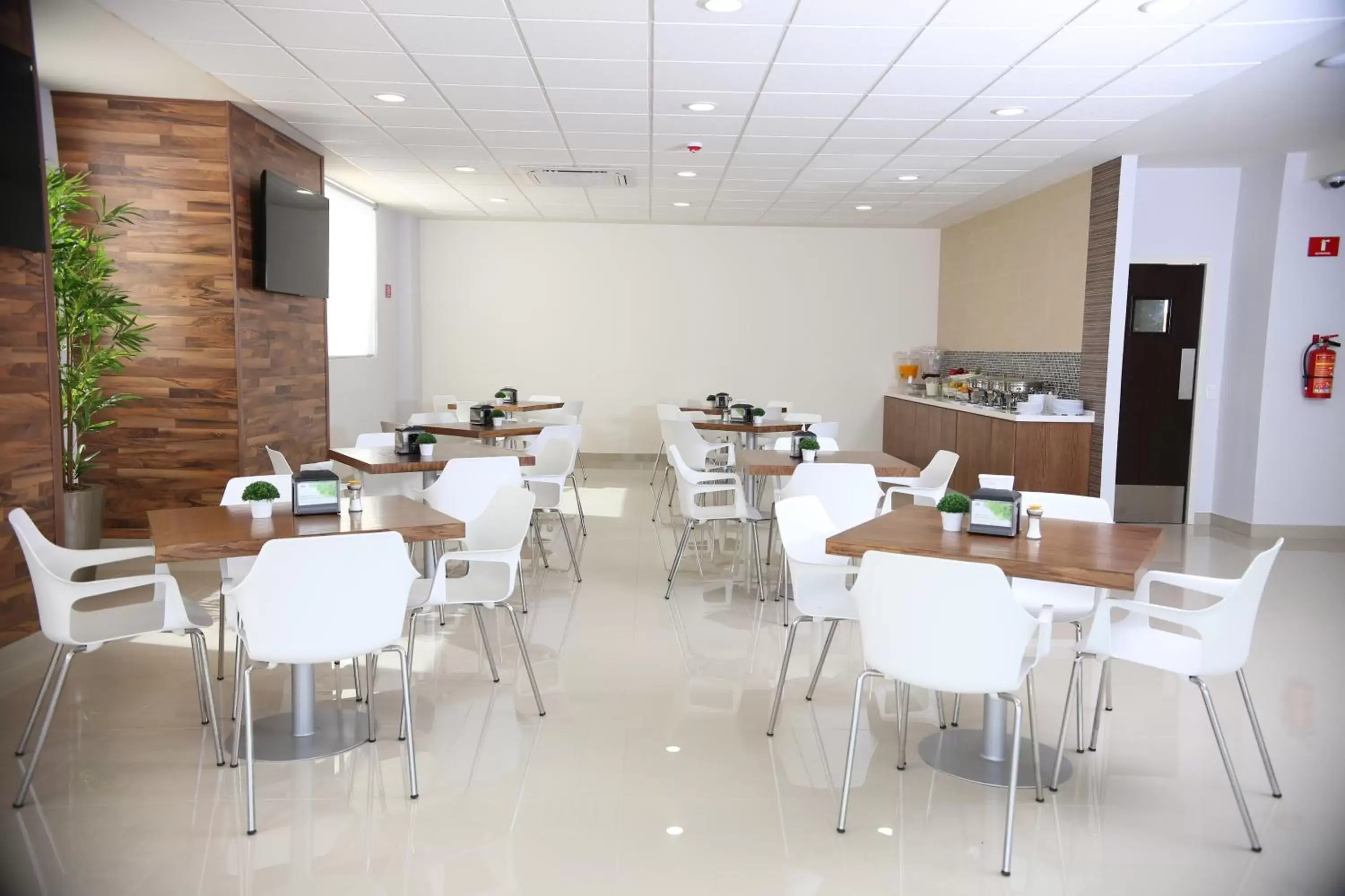 Restaurant/Places to Eat in Sleep Inn Hermosillo