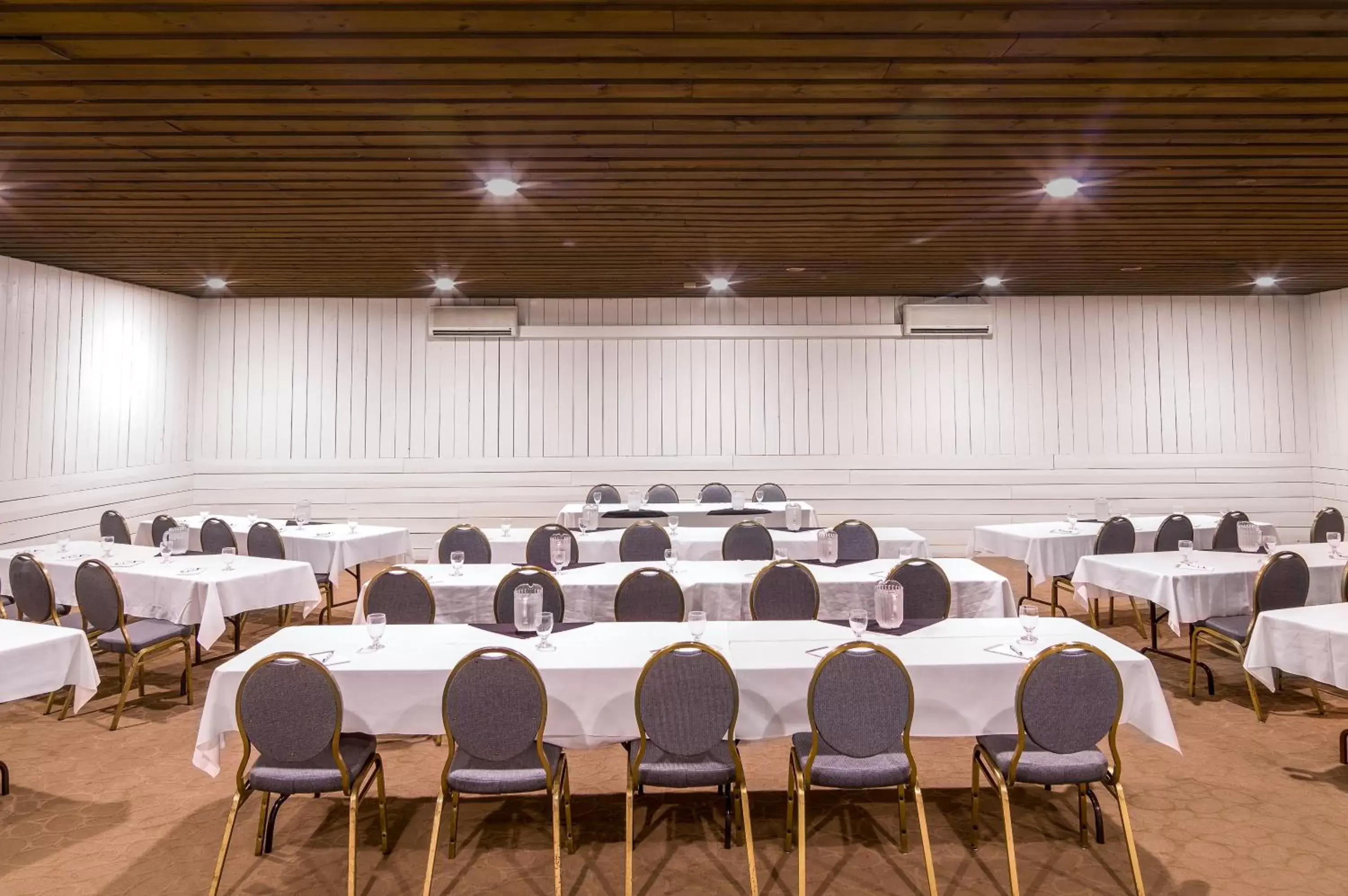 Banquet/Function facilities in Mount Peyton Resort & Conference Centre