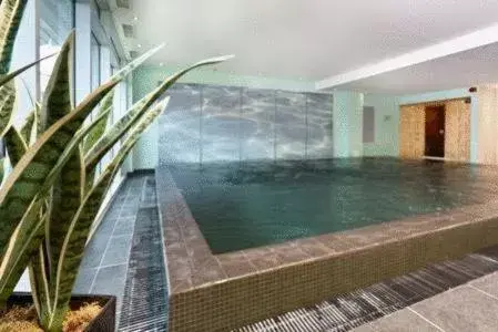 Hot Tub, Swimming Pool in Captain's Club Hotel & Spa