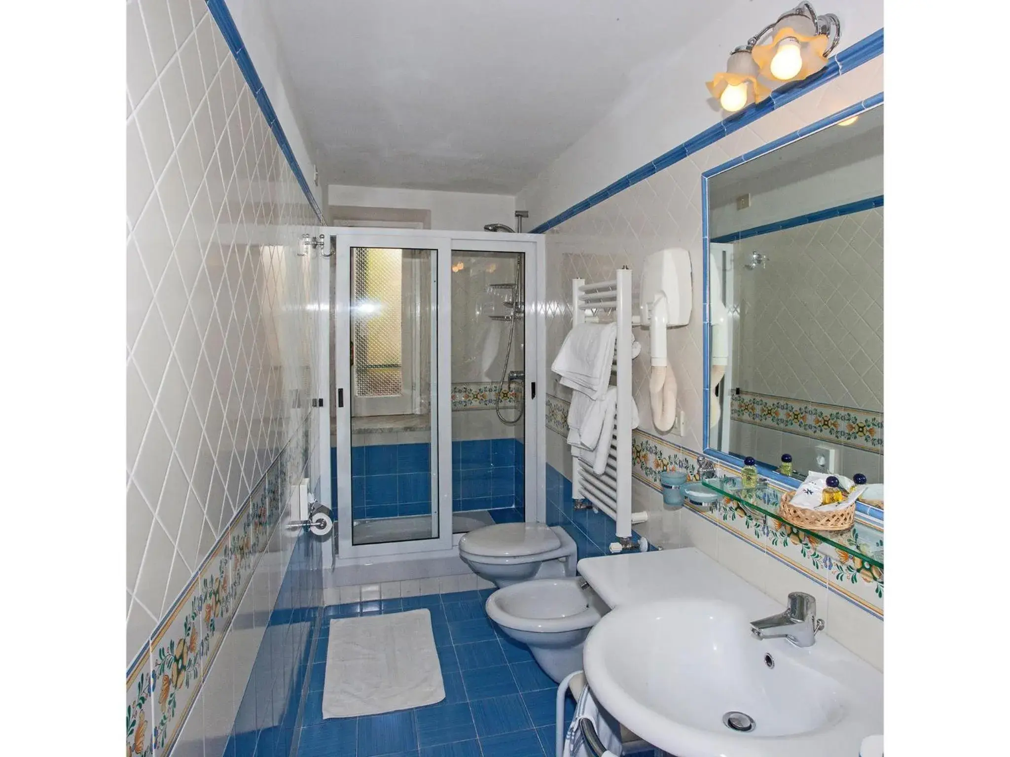 Bathroom in Hotel Amalfi