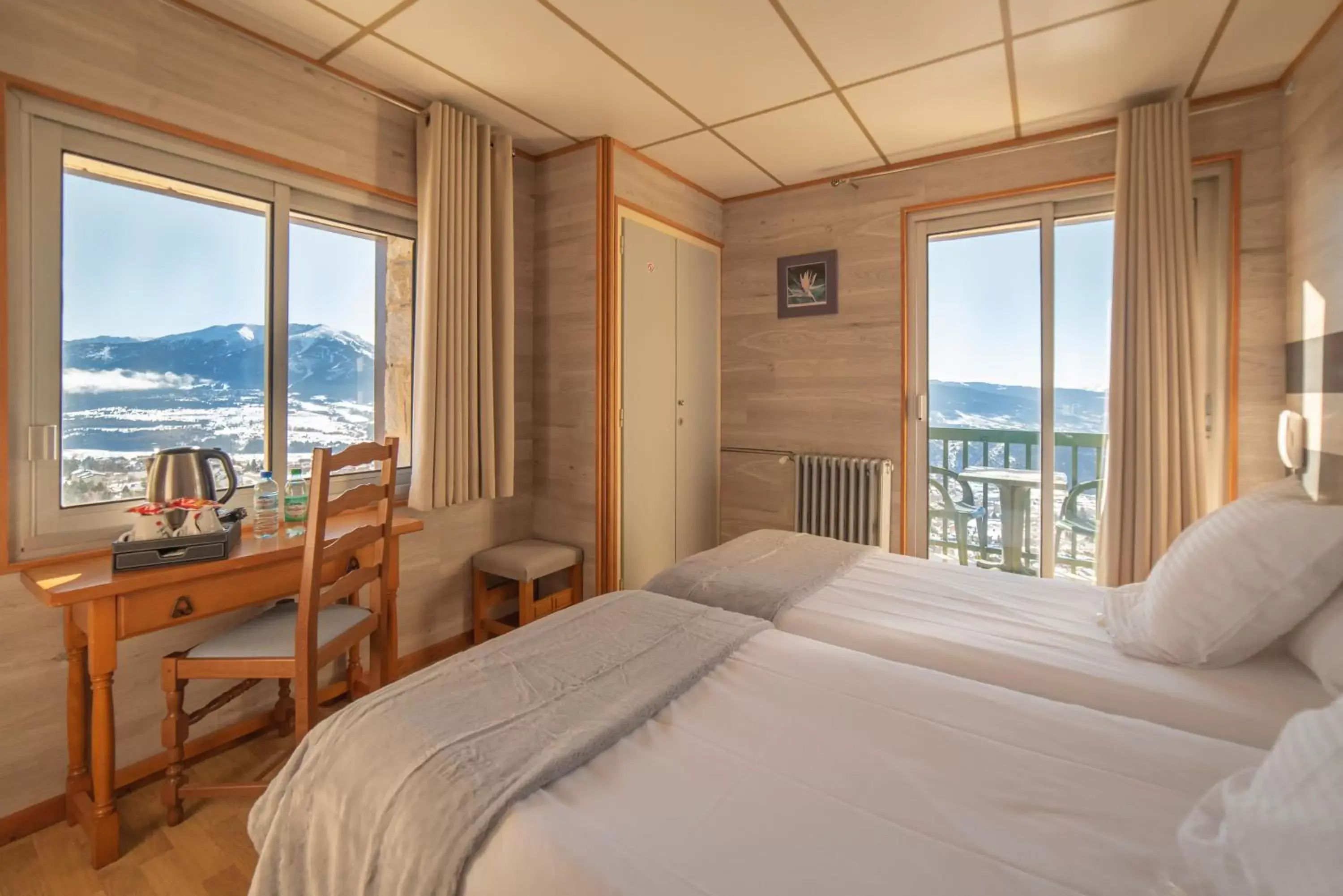 Bedroom, Mountain View in Hotel des Pyrénées