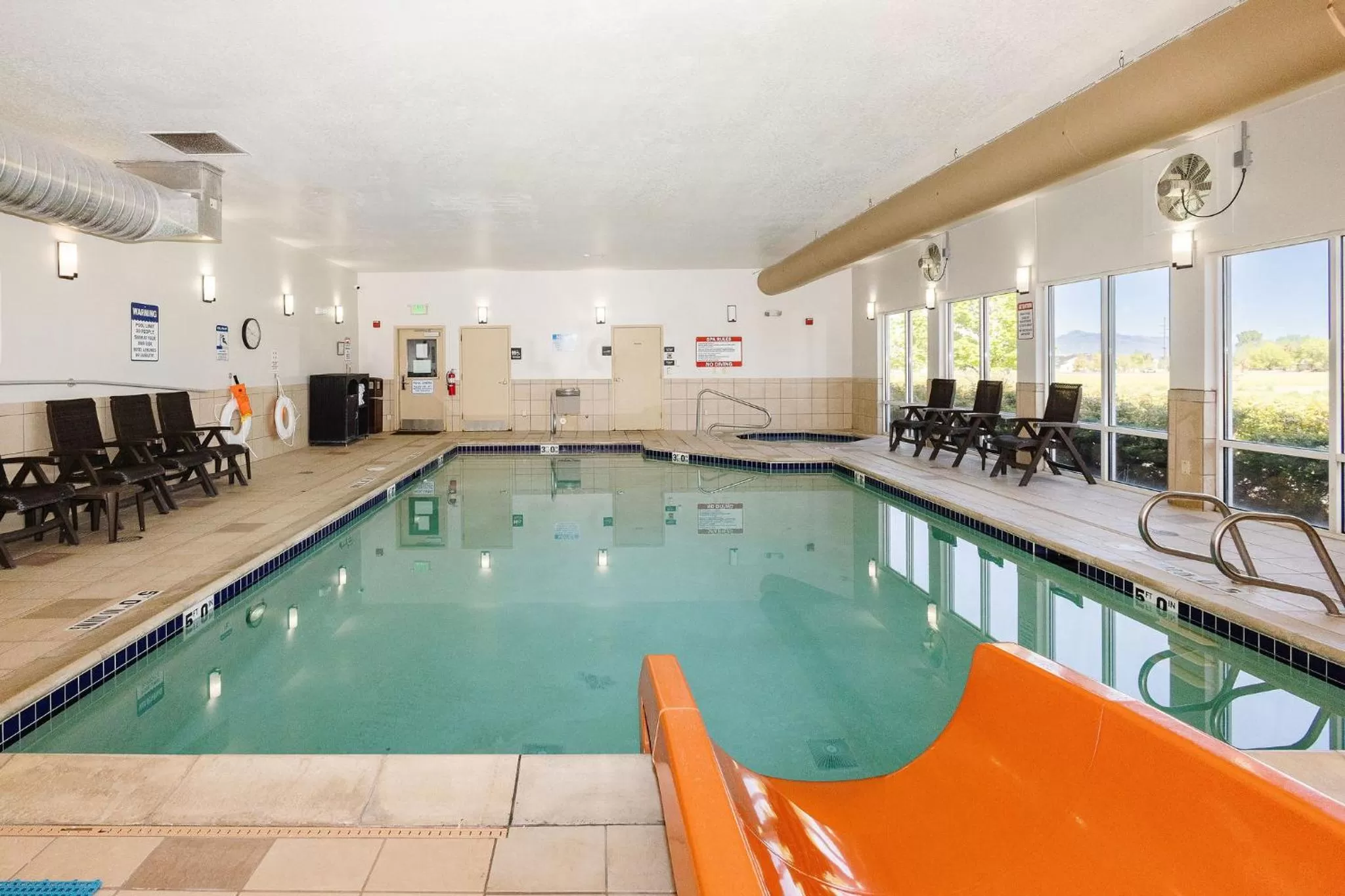 Swimming pool in Comfort Inn & Suites Logan Near University