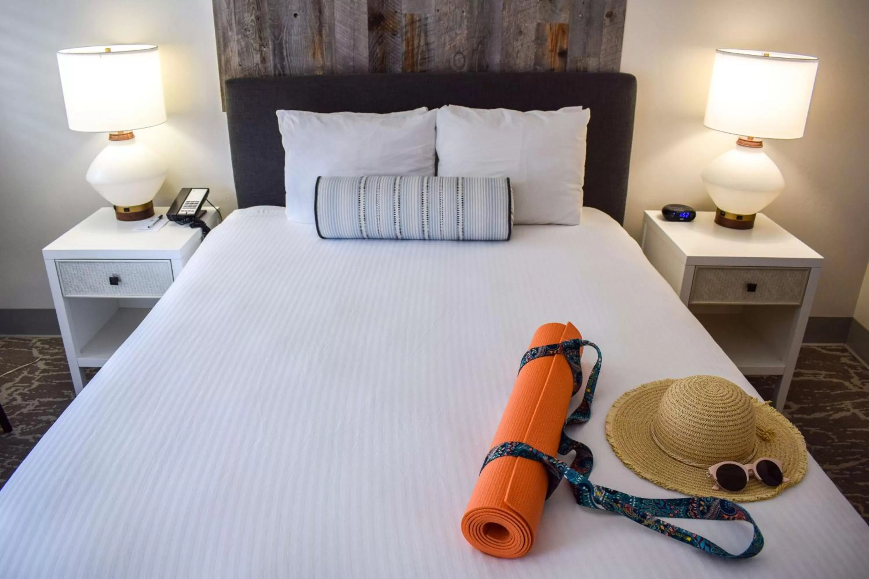 Photo of the whole room, Bed in Beachside Inn