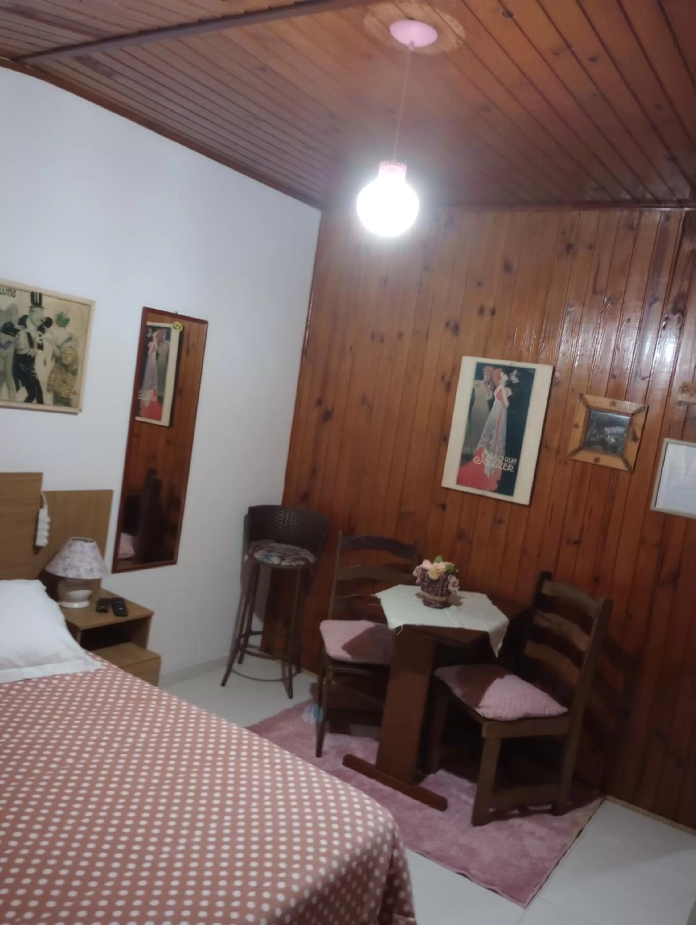 Bed, Restaurant/Places to Eat in Rancho da Raposa