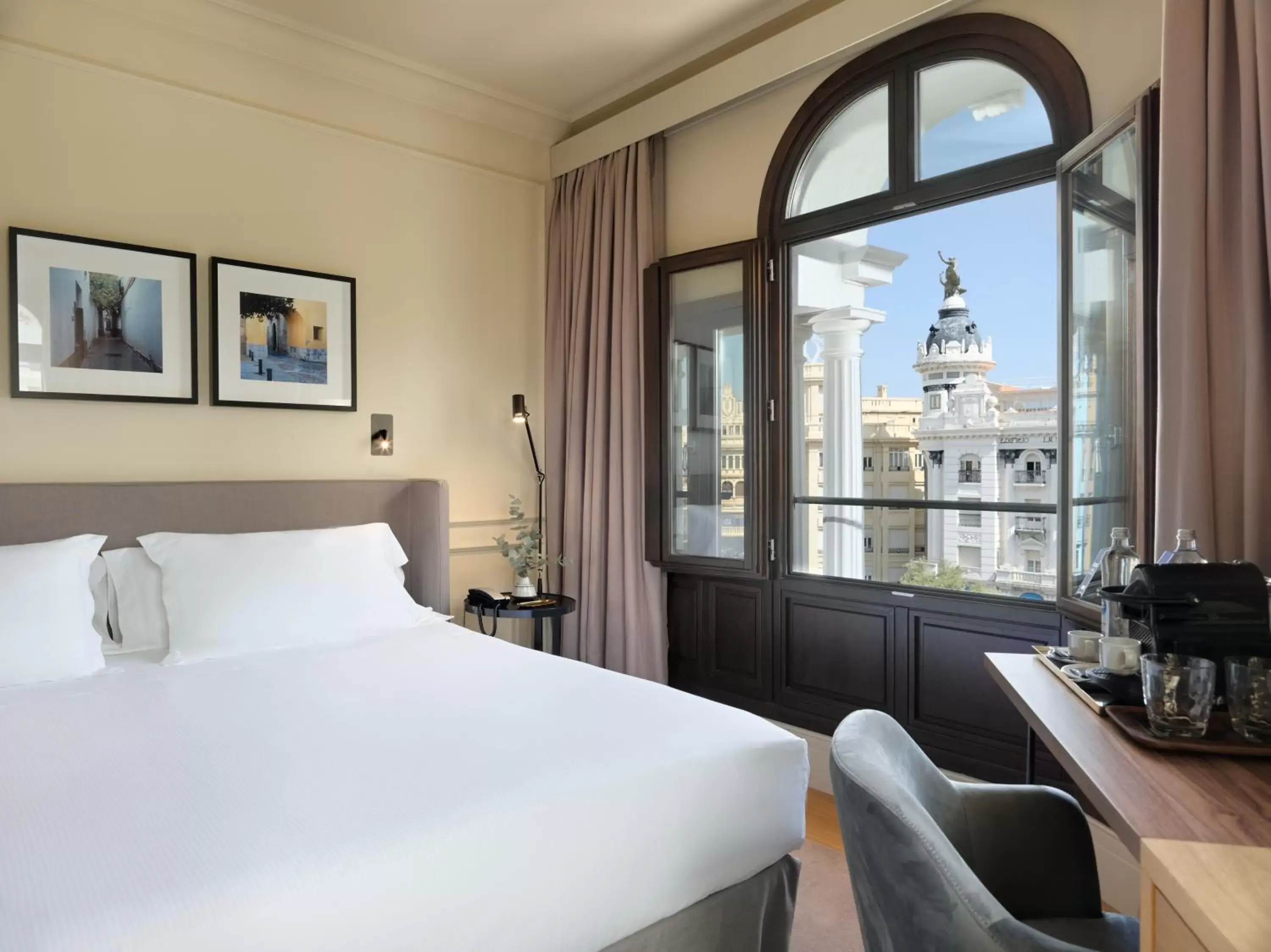 Photo of the whole room, Bed in H10 Palacio Colomera Photo of the whole room, Bed in H10 Palacio Colomera