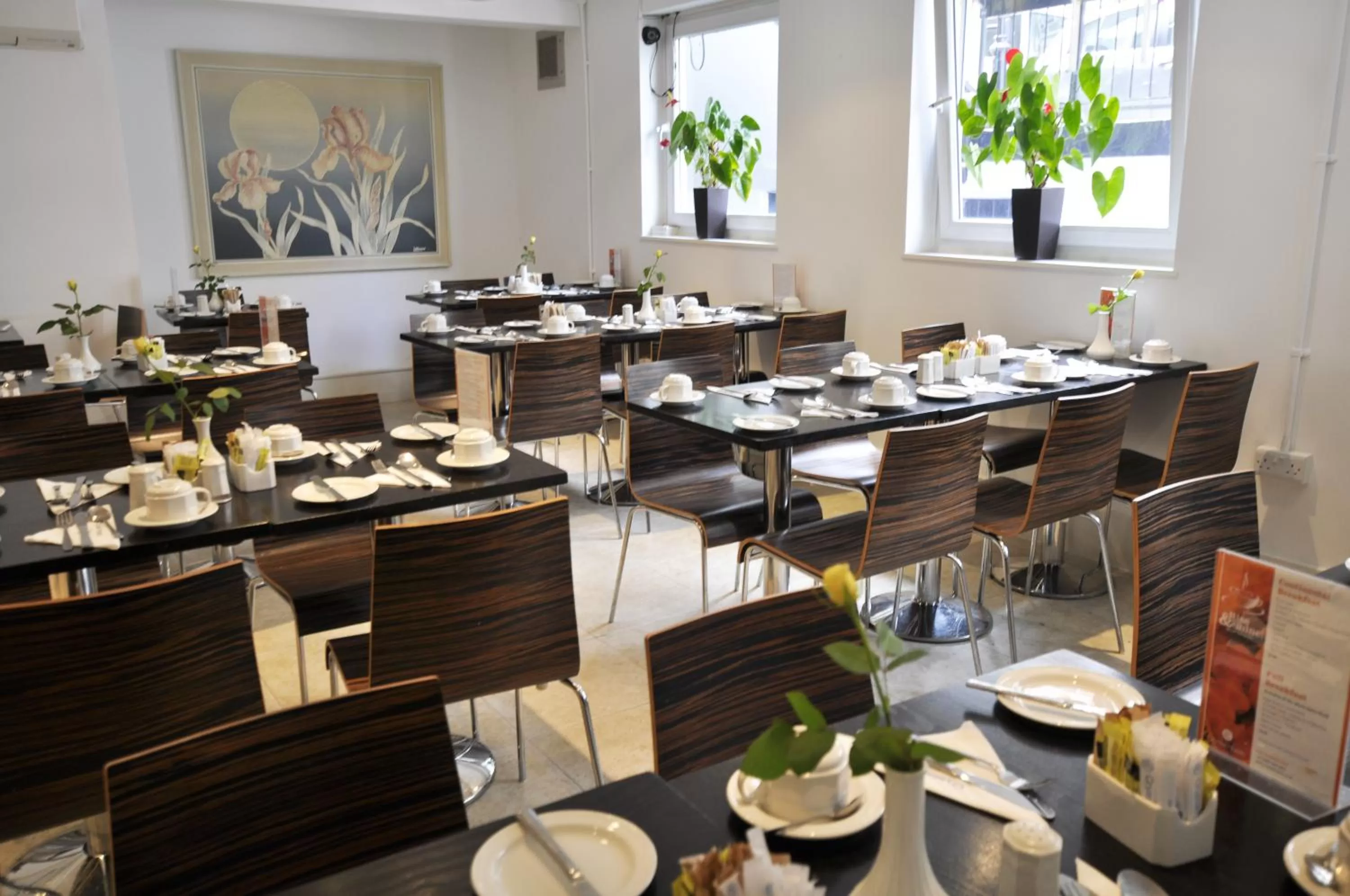 Restaurant/places to eat in Kensington Court Hotel - Earls Court