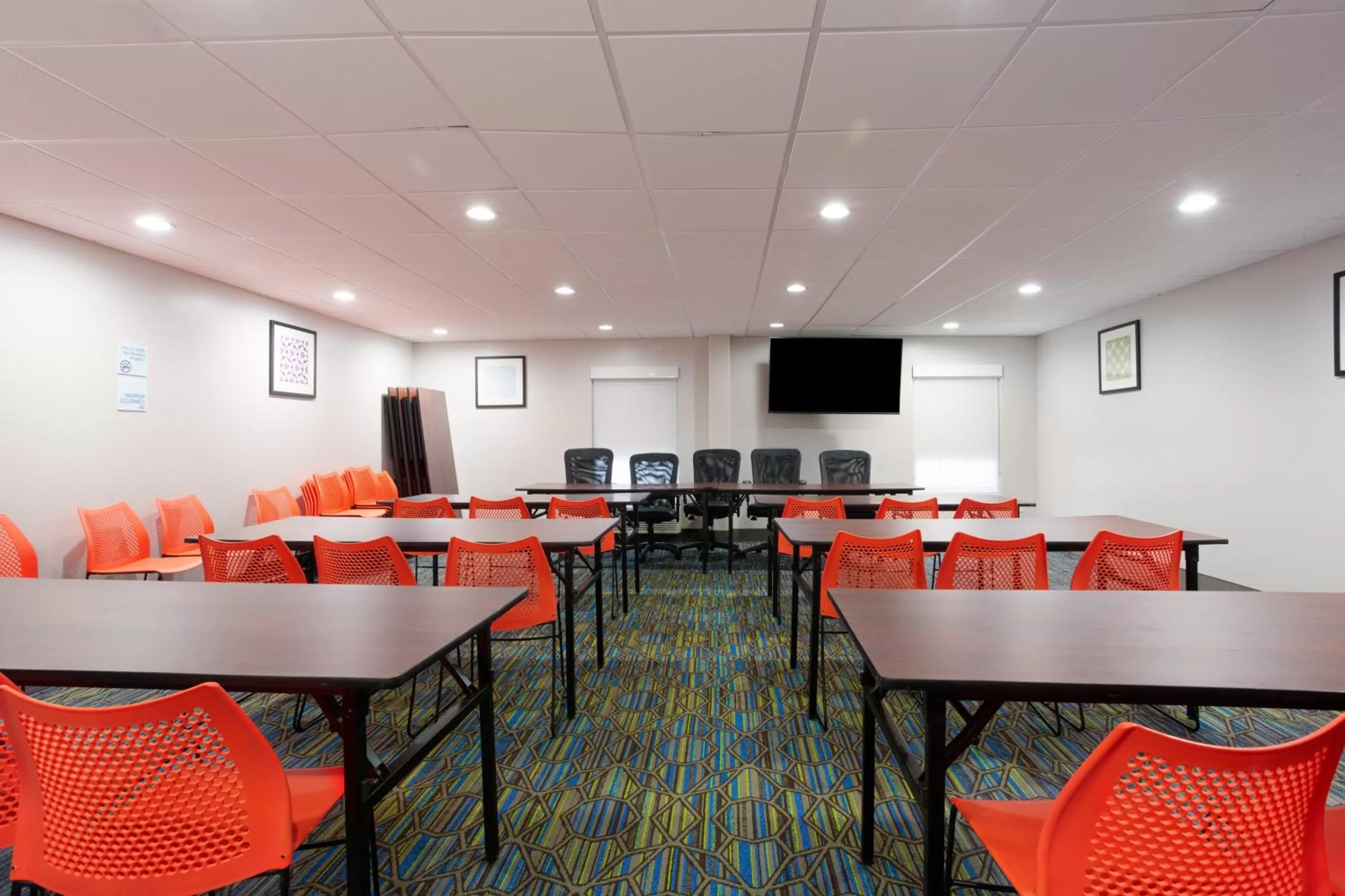 Meeting/conference room in Holiday Inn Express & Suites - Morehead City by IHG