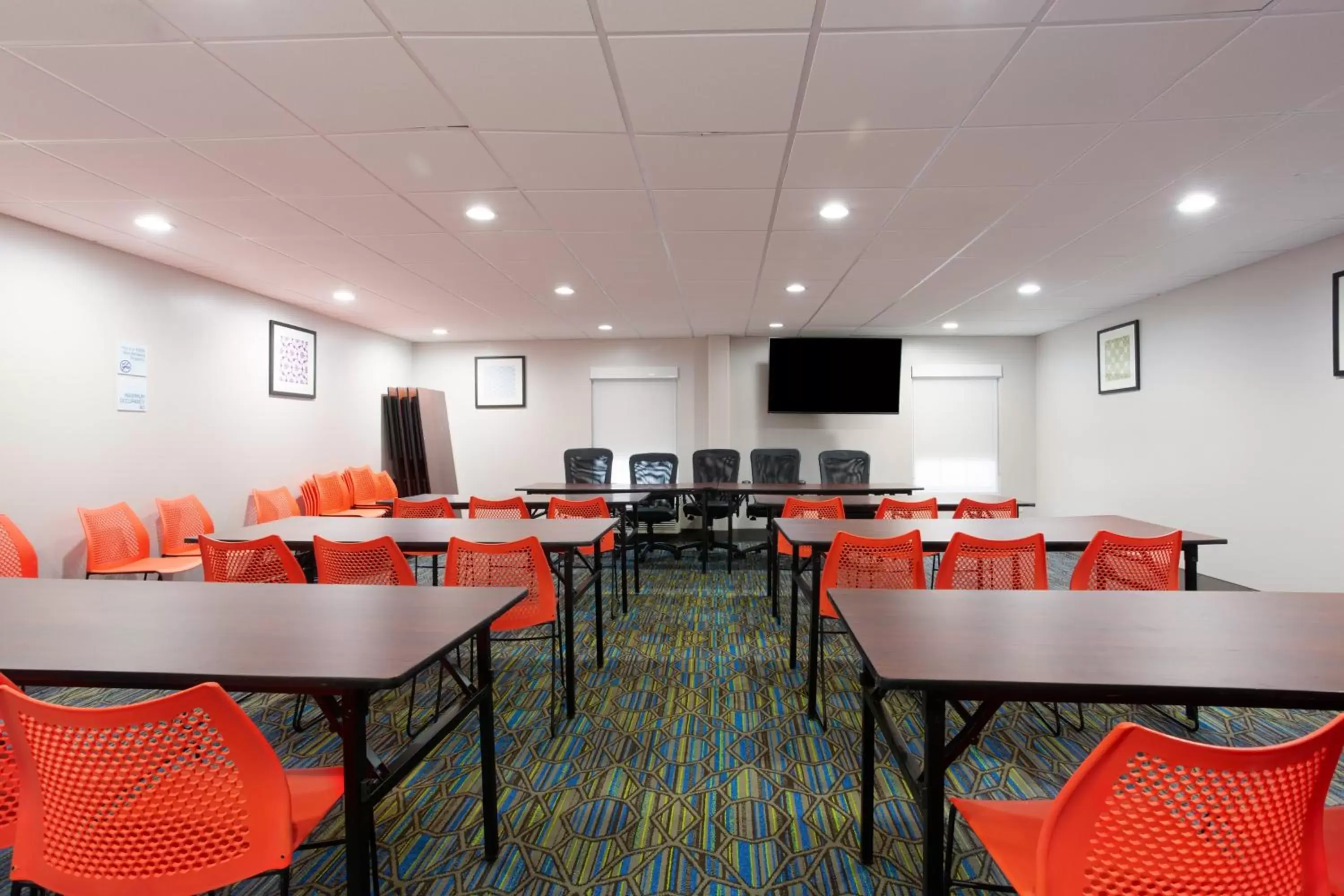 Meeting/conference room in Holiday Inn Express & Suites - Morehead City, an IHG Hotel