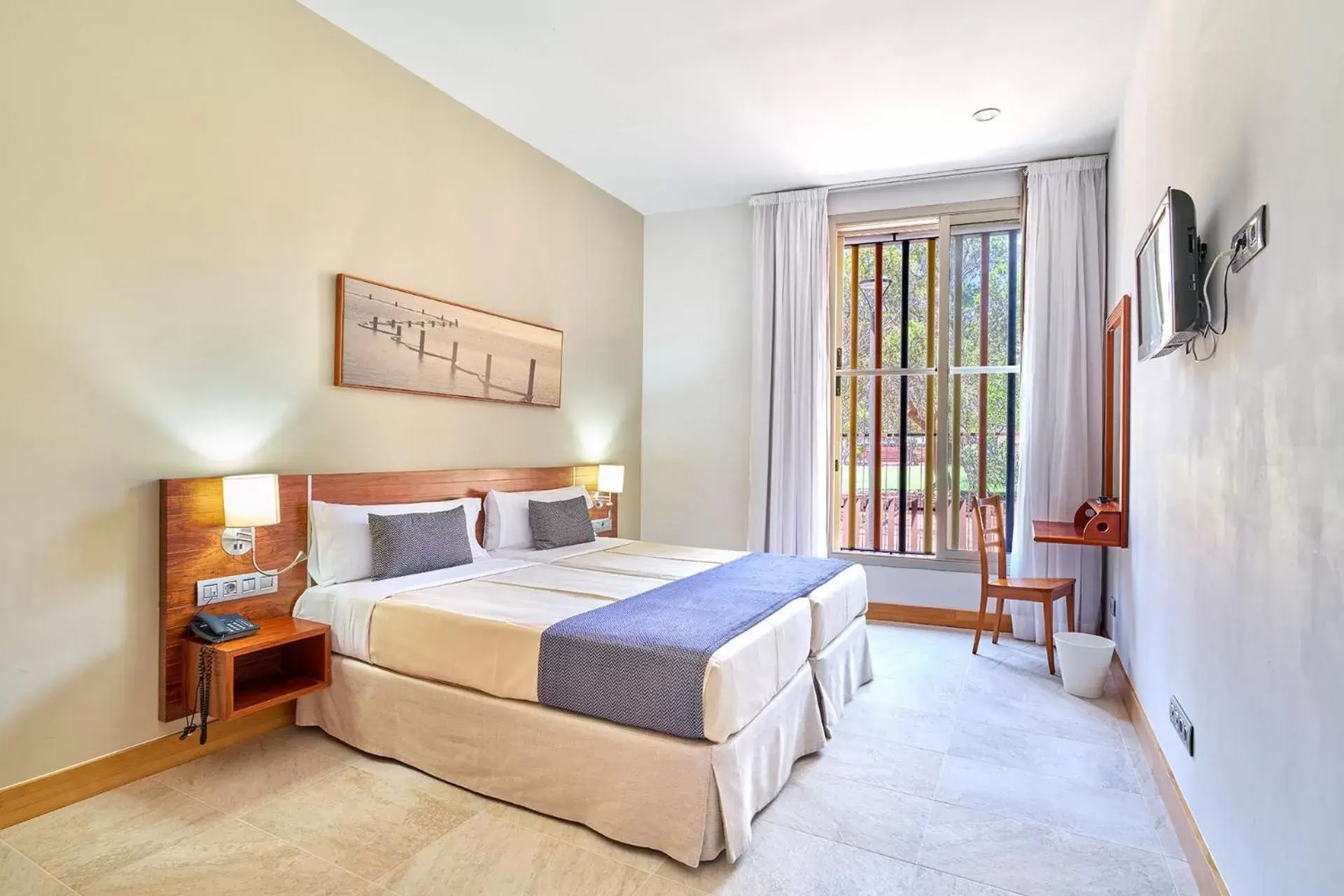 Twin Room - Disability Access in Hotel Torre Del Conde Twin Room - Disability Access in Hotel Torre Del Conde