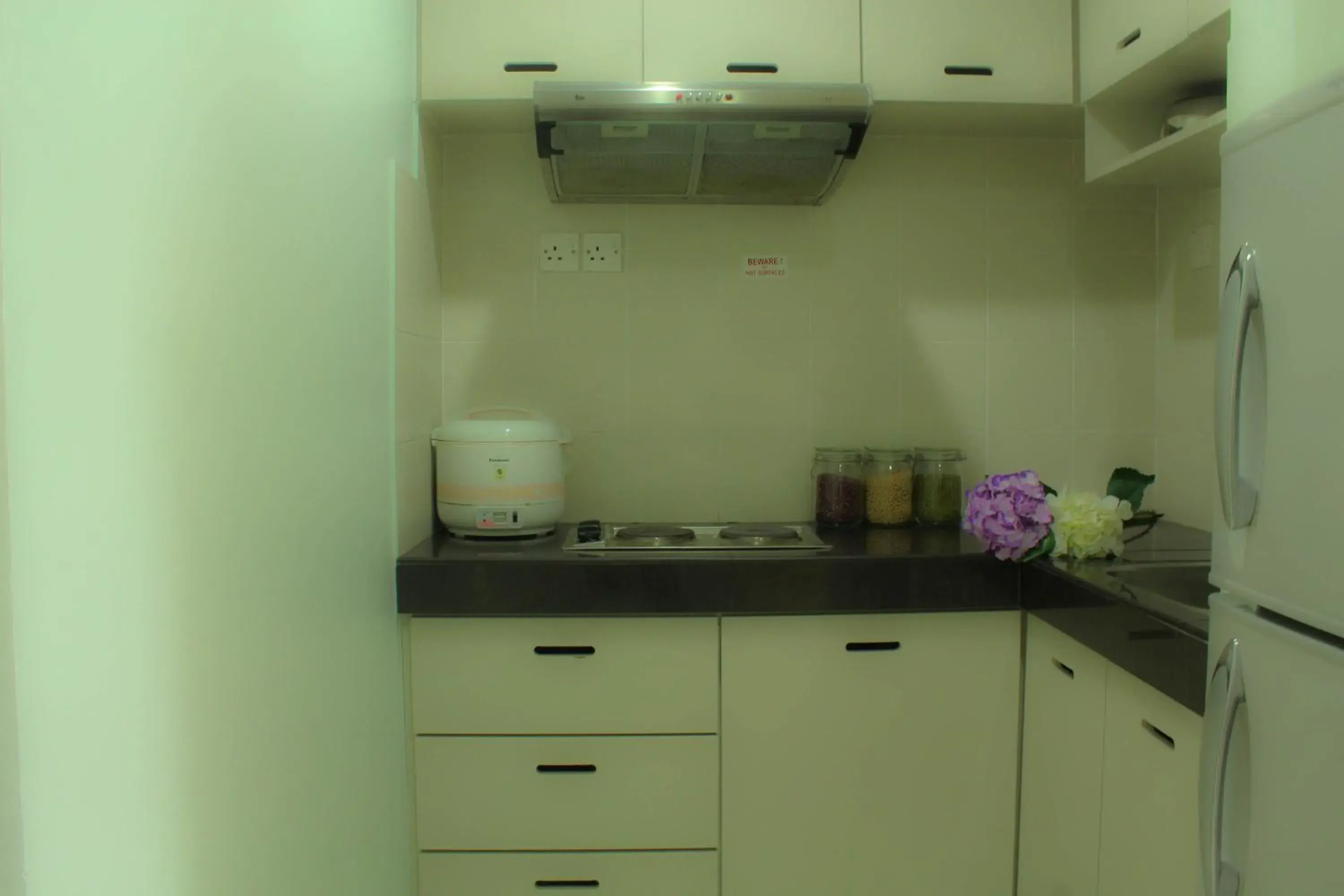 Kitchen or kitchenette, Kitchen/Kitchenette in Jinhold Service Apartment