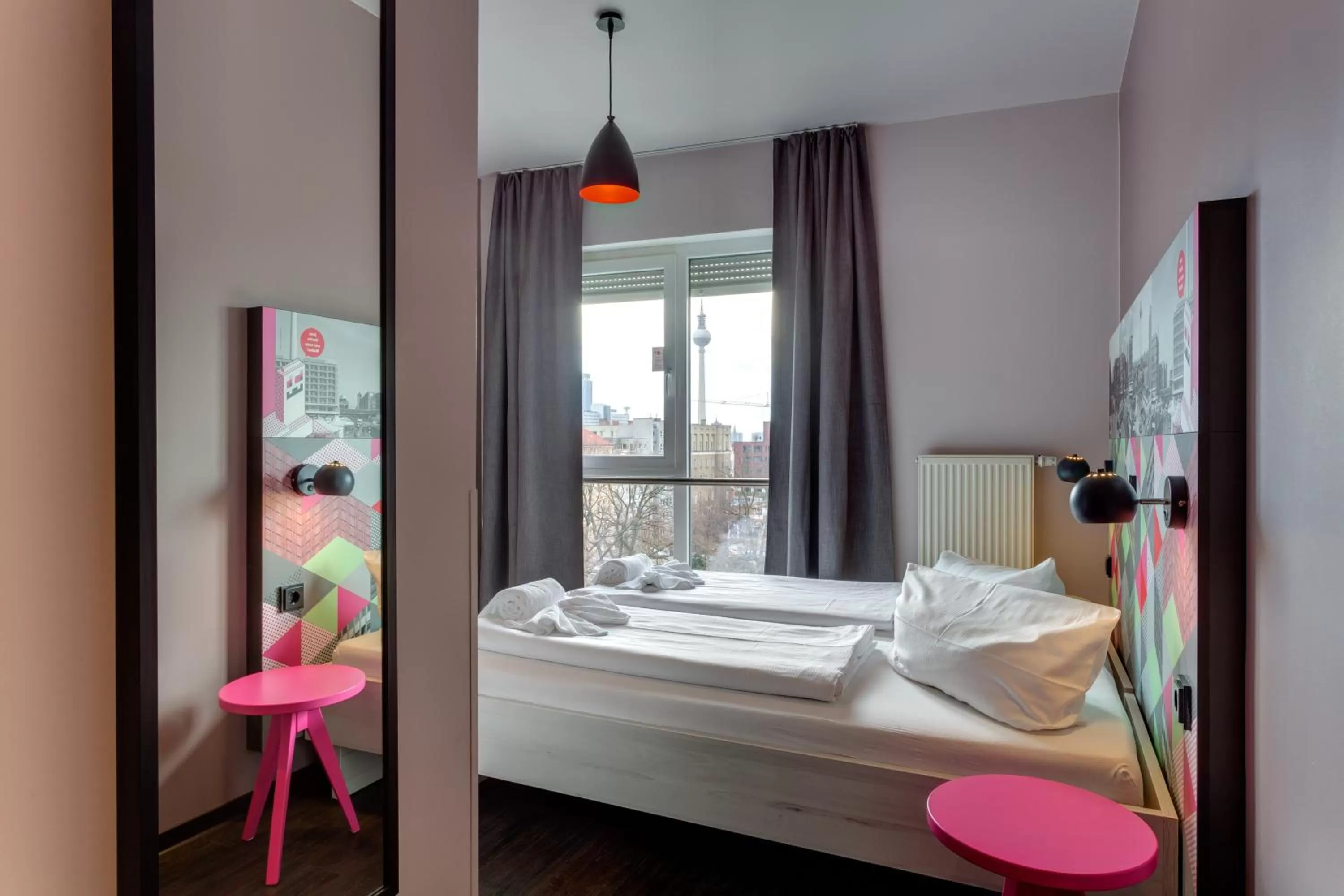 Day, Bed in MEININGER Hotel Berlin Alexanderplatz