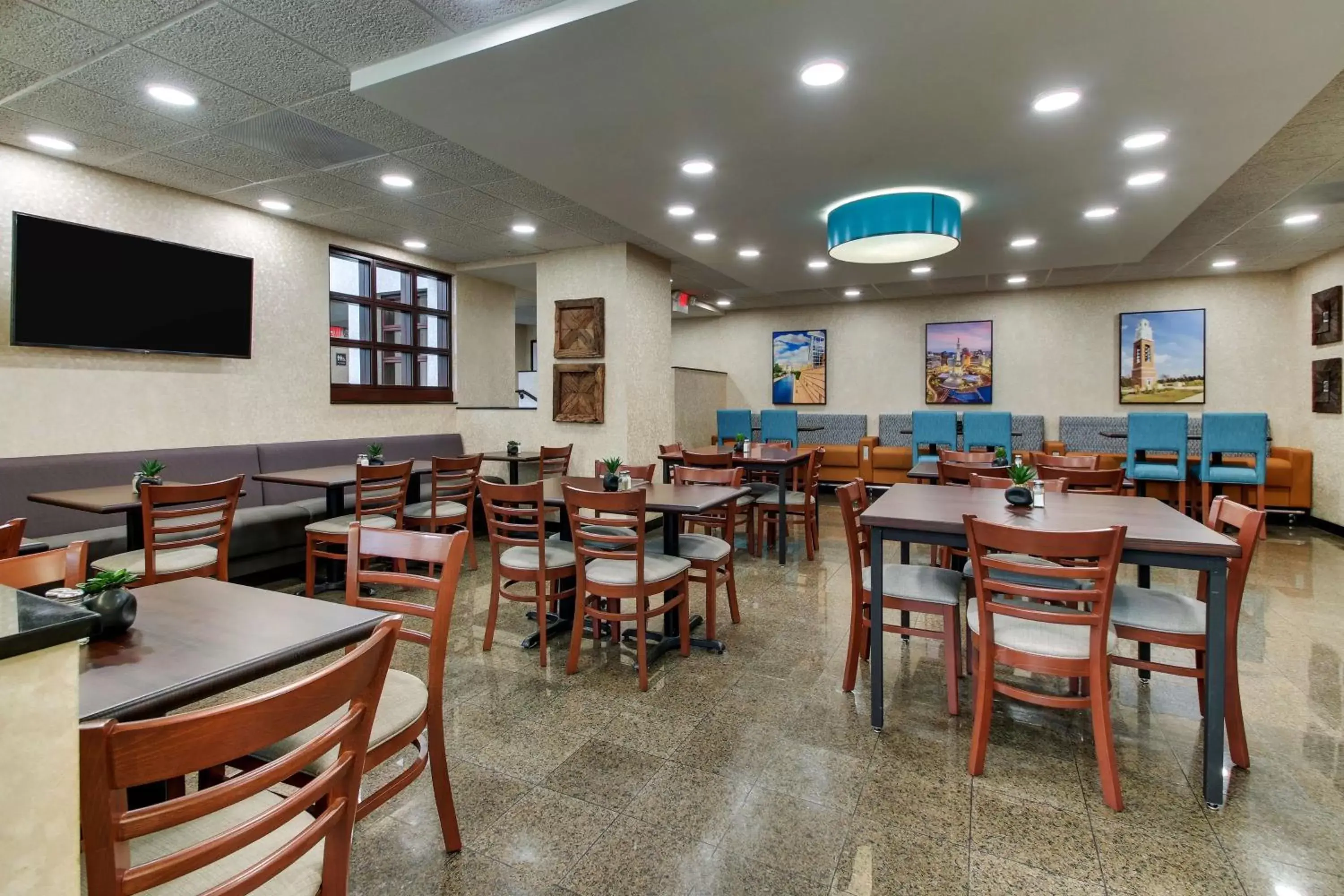 Restaurant/Places to Eat in Best Western Plus Indianapolis North at Pyramids