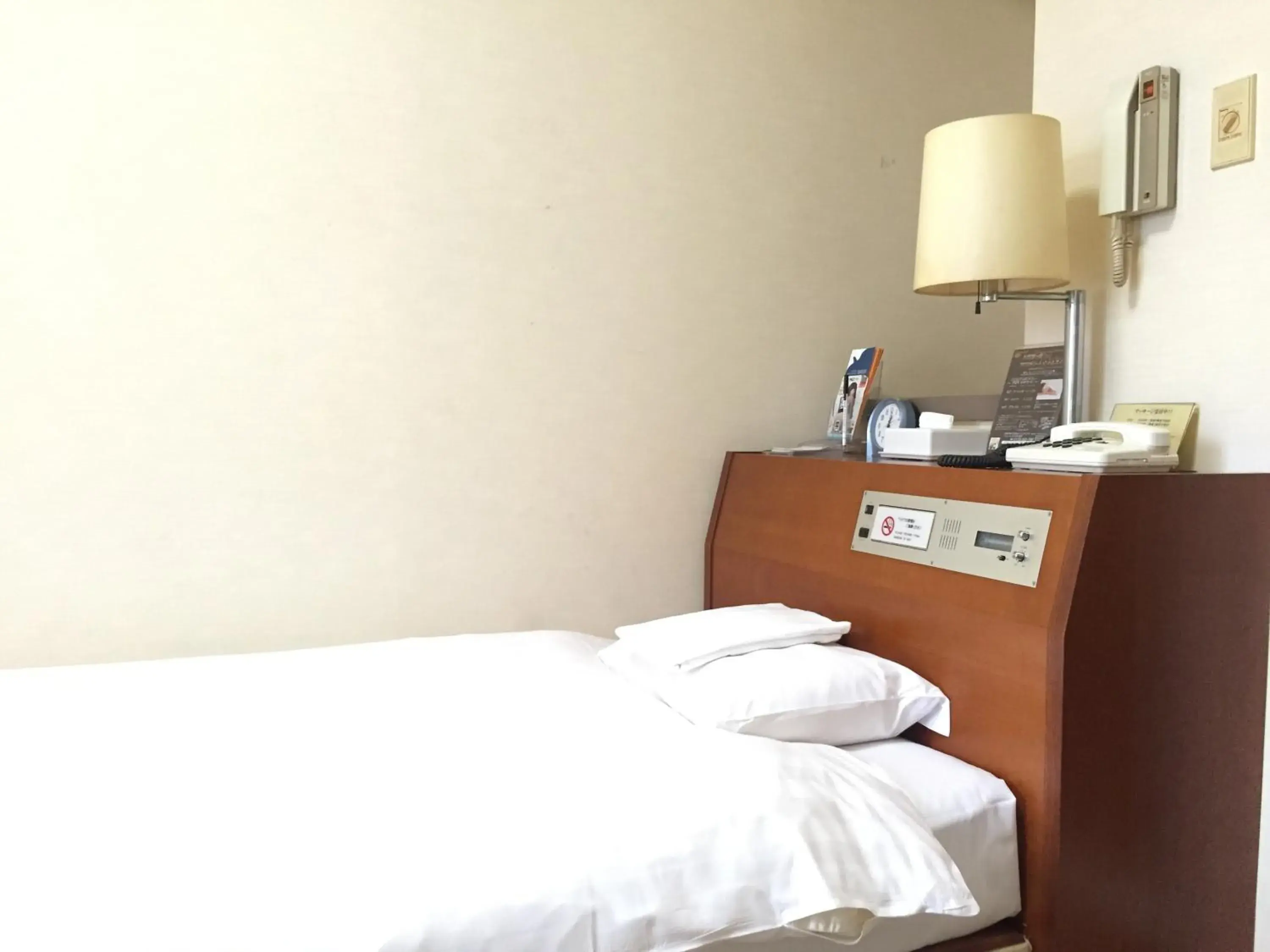 Bed in SkyHeart Hotel Kawasaki