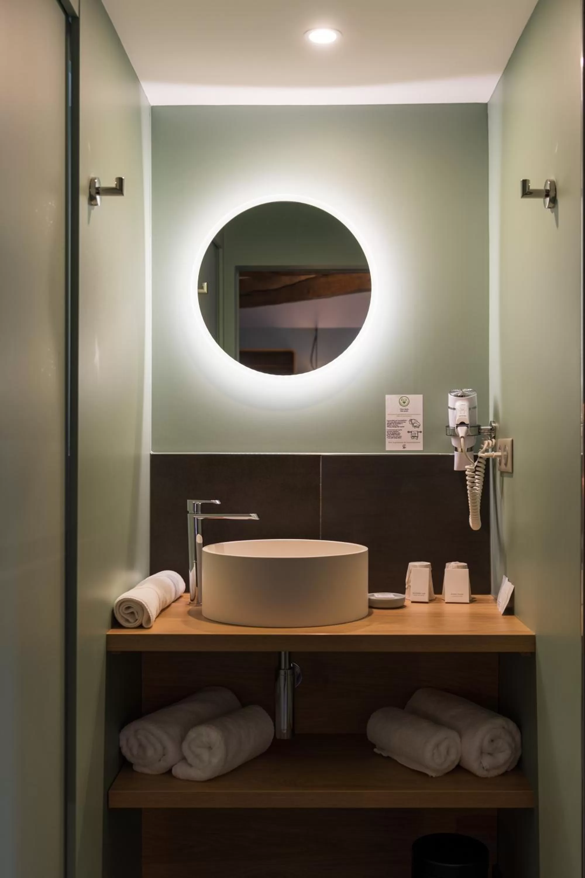 Bathroom in Hôtel Loysel le Gaucher