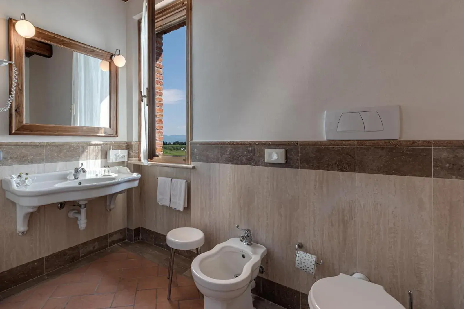 Shower, Bathroom in Locanda Poggioleone