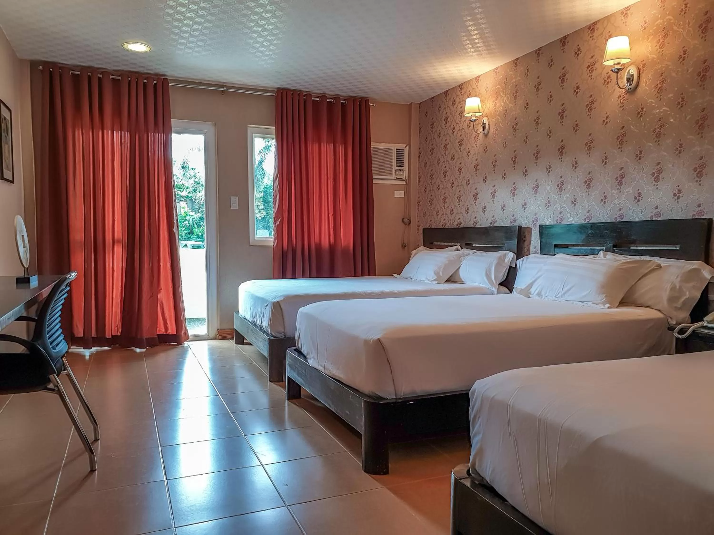 Photo of the whole room, Bed in Hanan Hotel Tagaytay - Formerly Tagaytay Wingate Manor