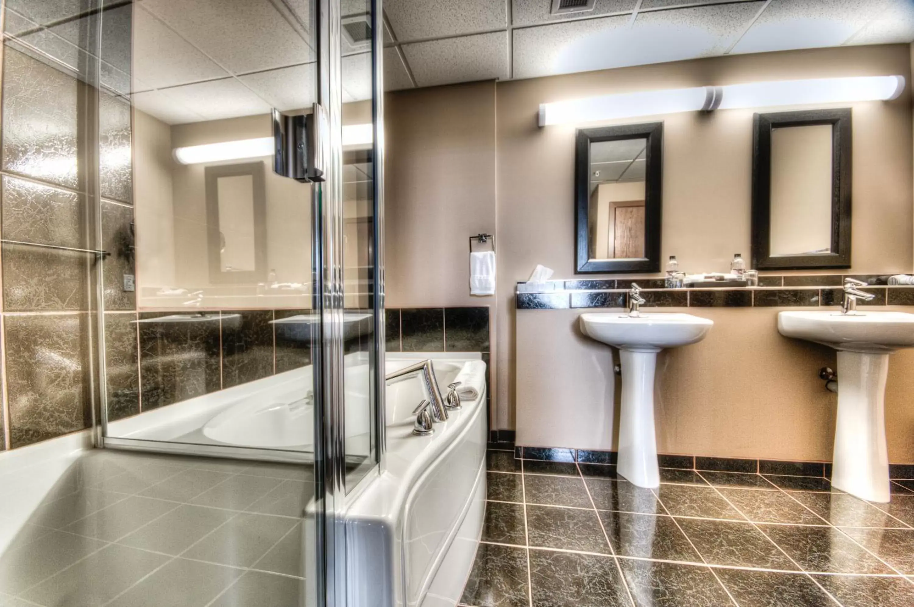 Bathroom in Podollan Inn & Spa - Grande Prairie