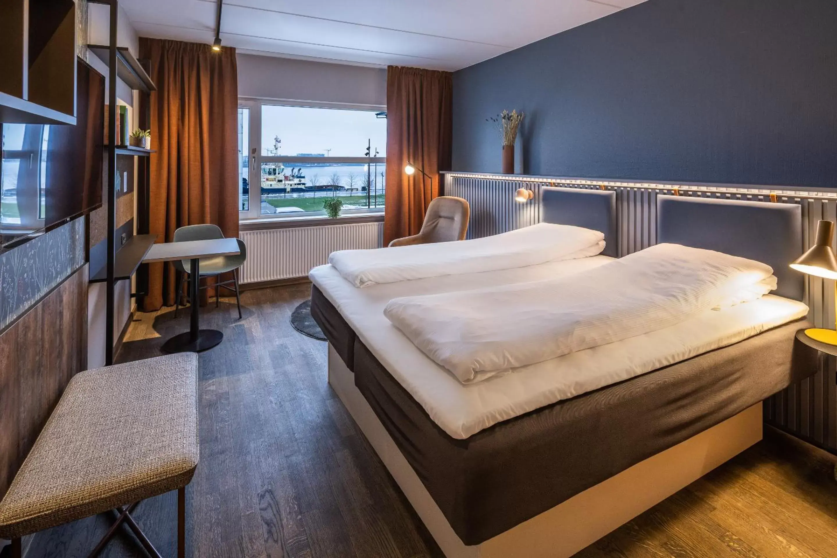 Photo of the whole room, Bed in Pier 5 Hotel Photo of the whole room, Bed in Pier 5 Hotel