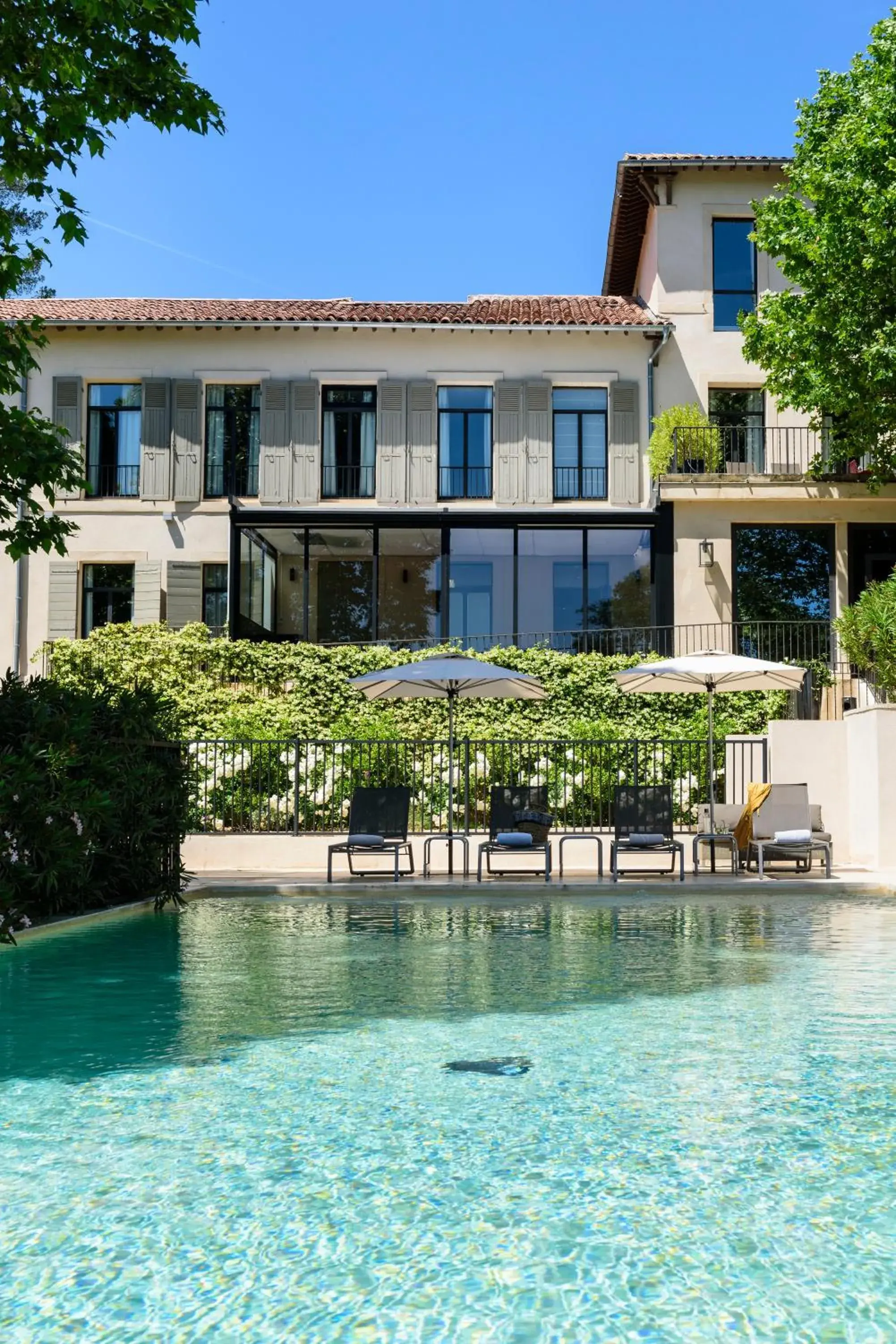 Swimming pool, Property Building in Les Lodges Sainte-Victoire Hotel & Spa