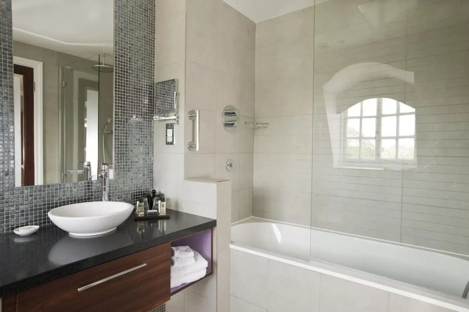 Bathroom in Hotel du Vin Cannizaro House Wimbledon