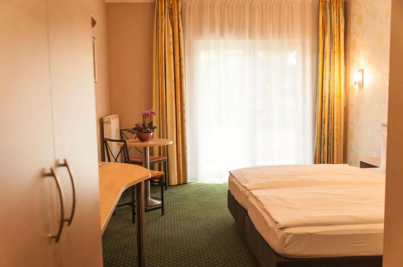 Photo of the whole room, Bed in Müritz-Strandhotel