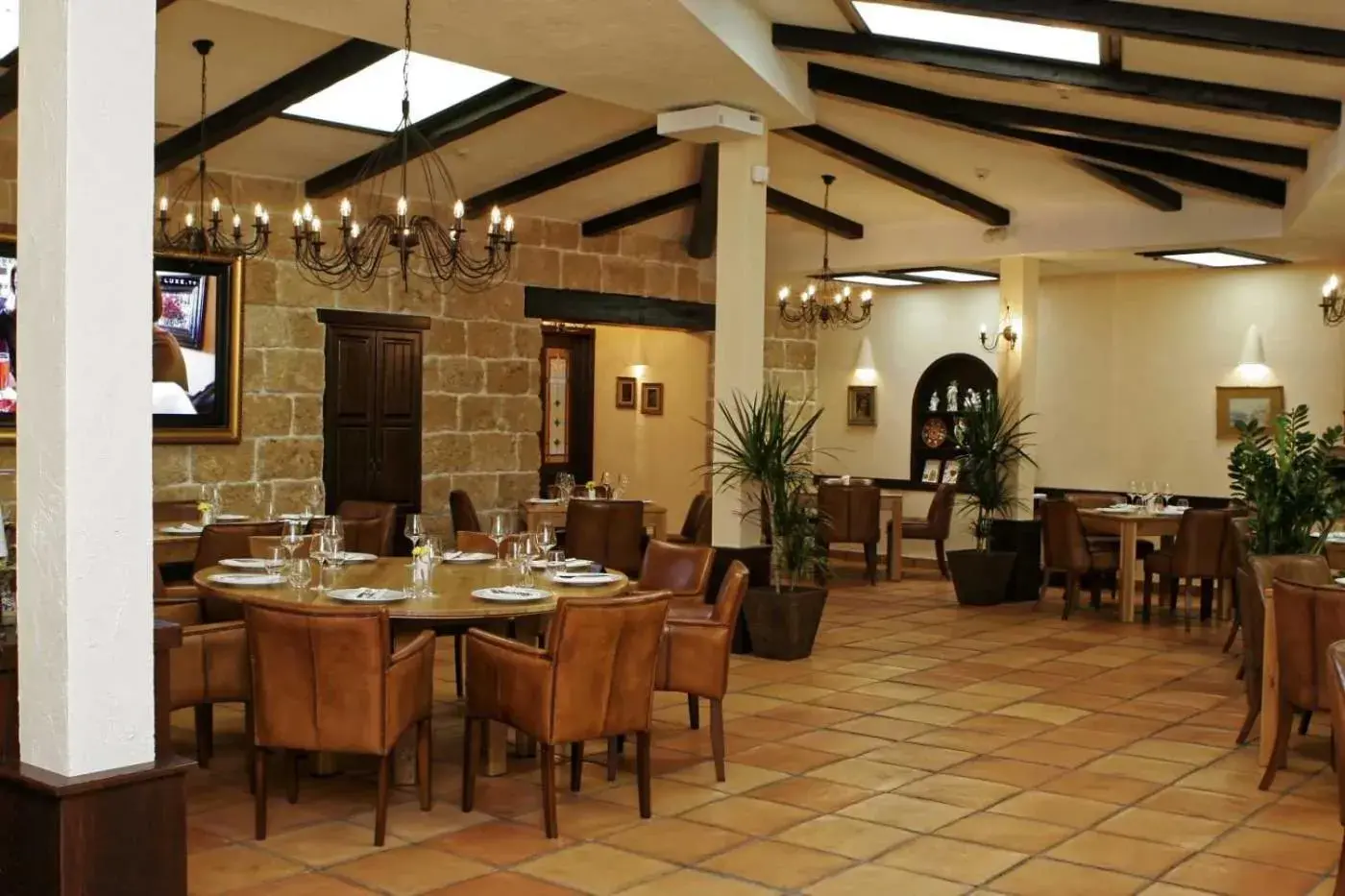 Restaurant/Places to Eat in Meg-Lozenetz Hotel