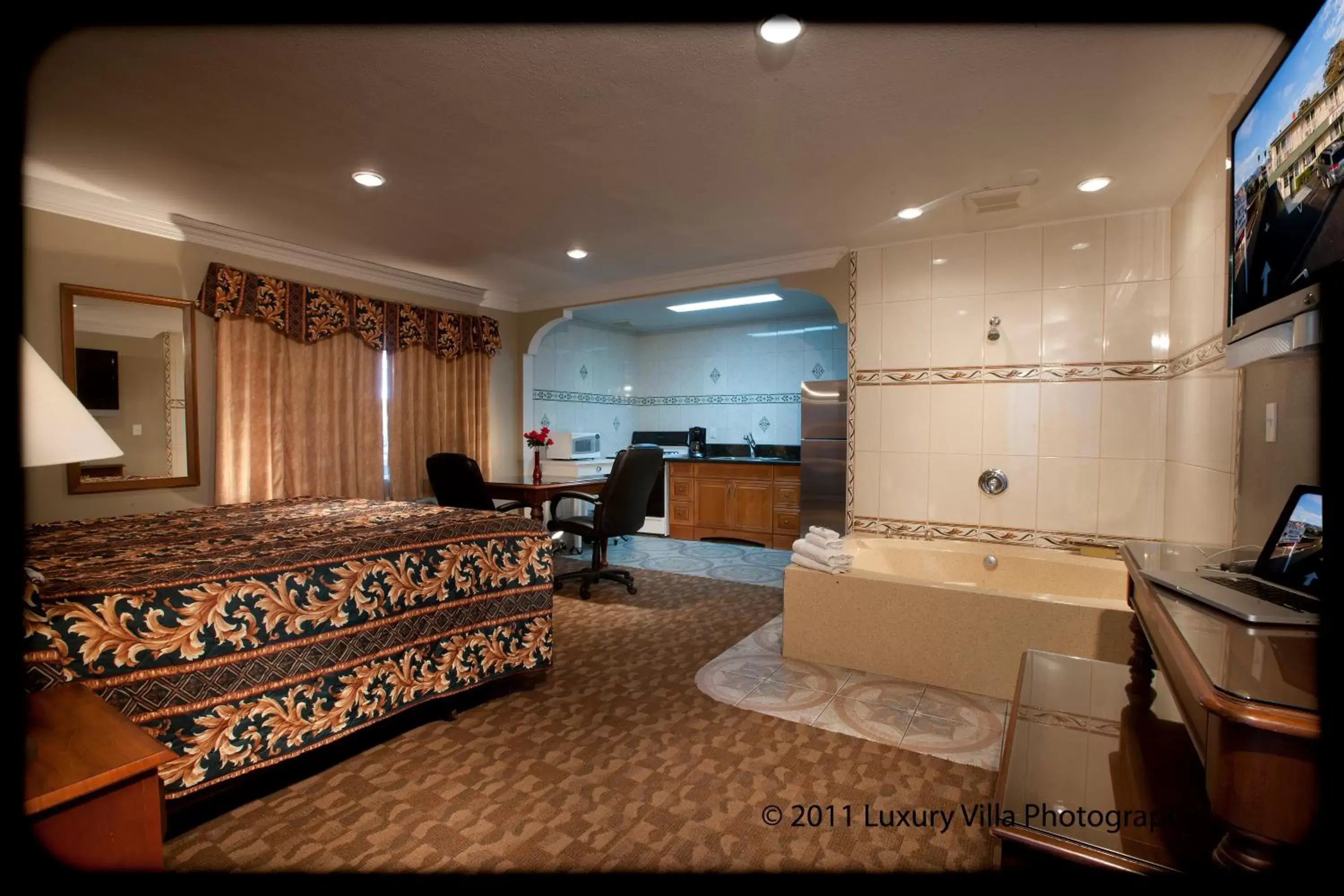 Photo of the whole room in Crystal Lodge Motel