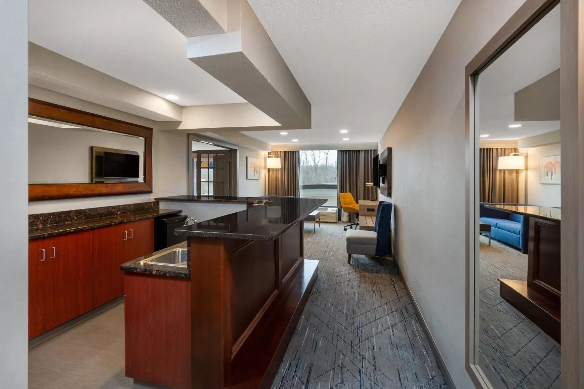 Bedroom, Kitchen/Kitchenette in Holiday Inn Express & Suites Wadsworth, an IHG Hotel