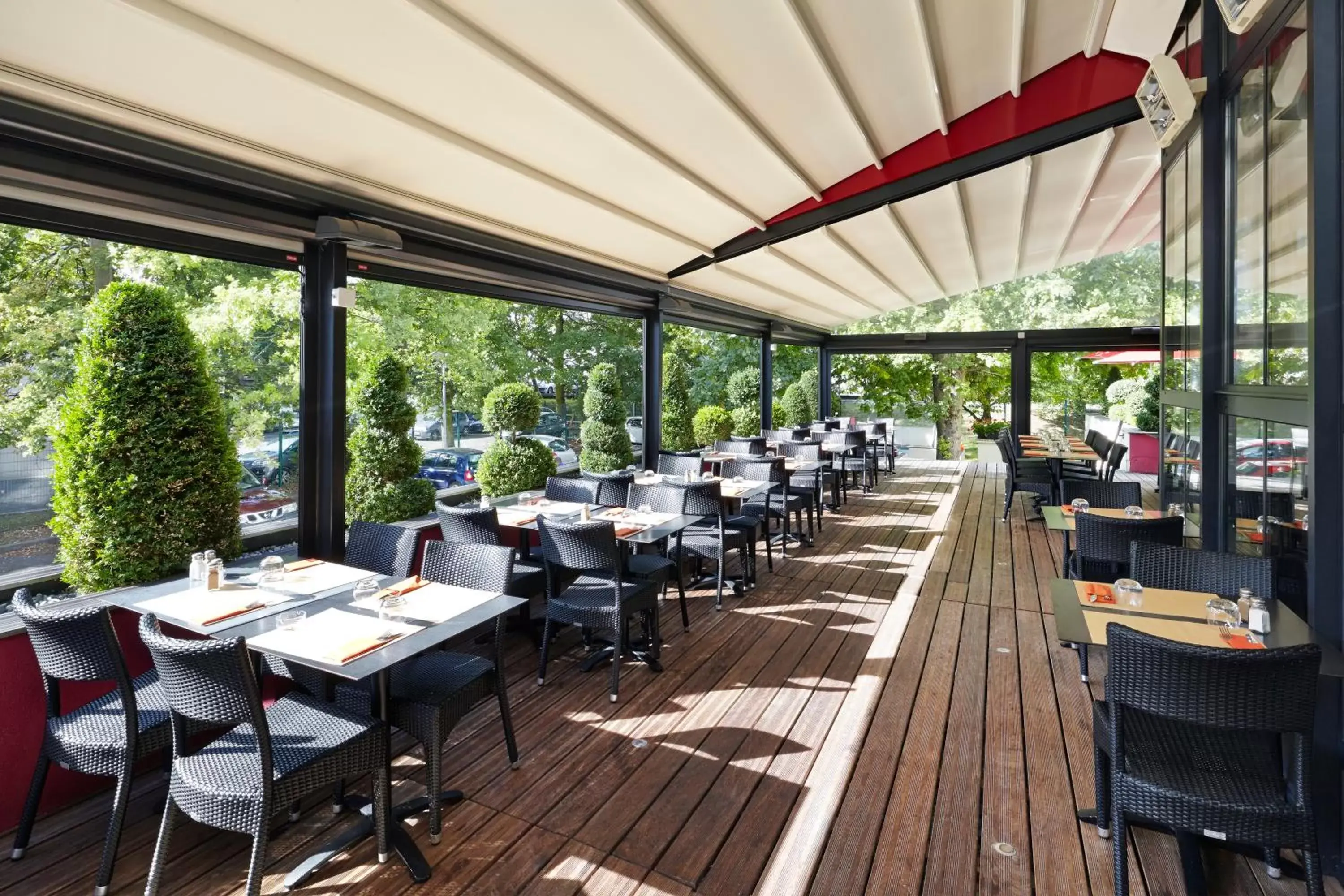 Balcony/Terrace, Restaurant/Places to Eat in ibis Marne La Vallee Champs-sur-Marne