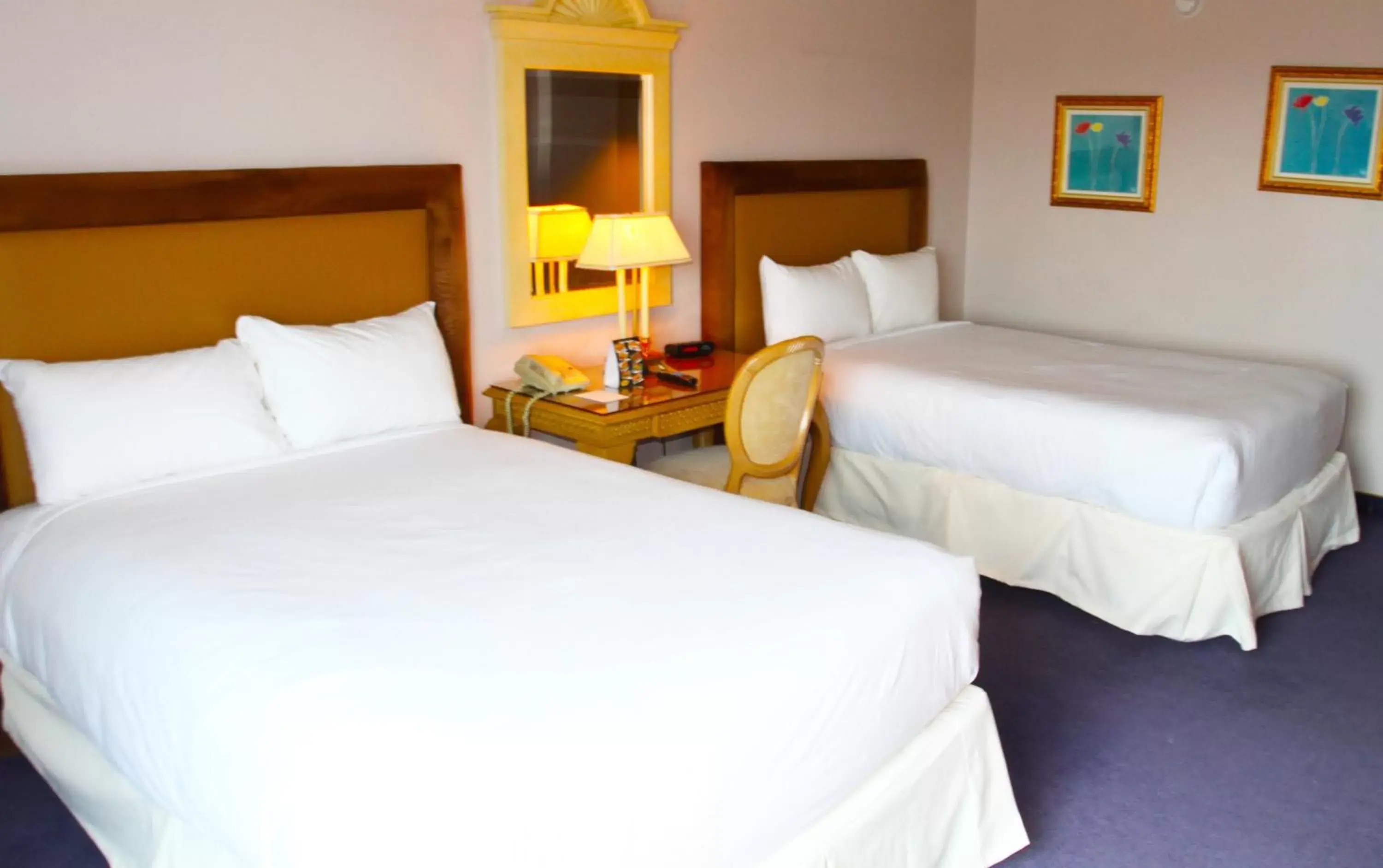 Bedroom, Bed in Laughlin River Lodge Bedroom, Bed in Laughlin River Lodge