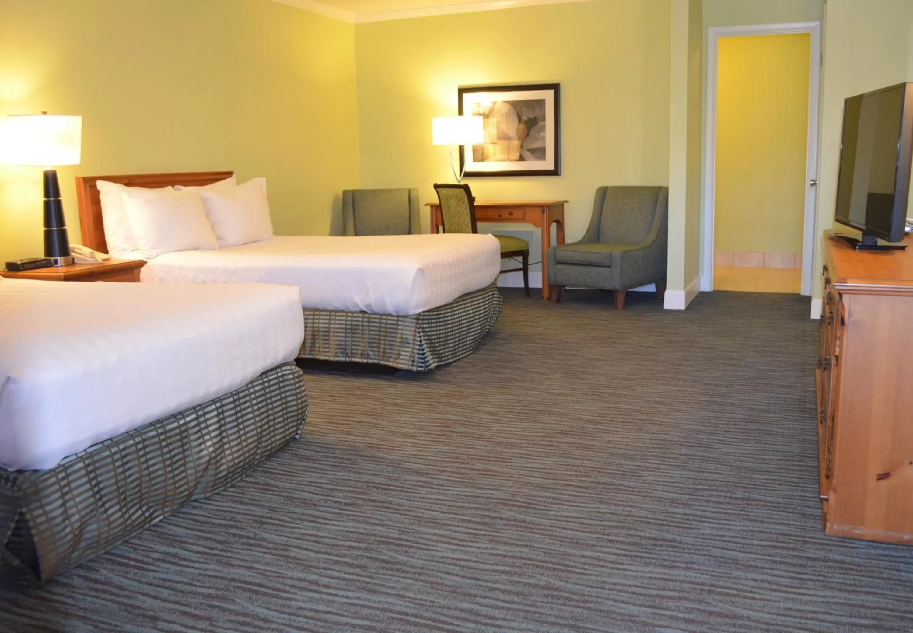 Photo of the whole room, Bed in The University Inn at Emory