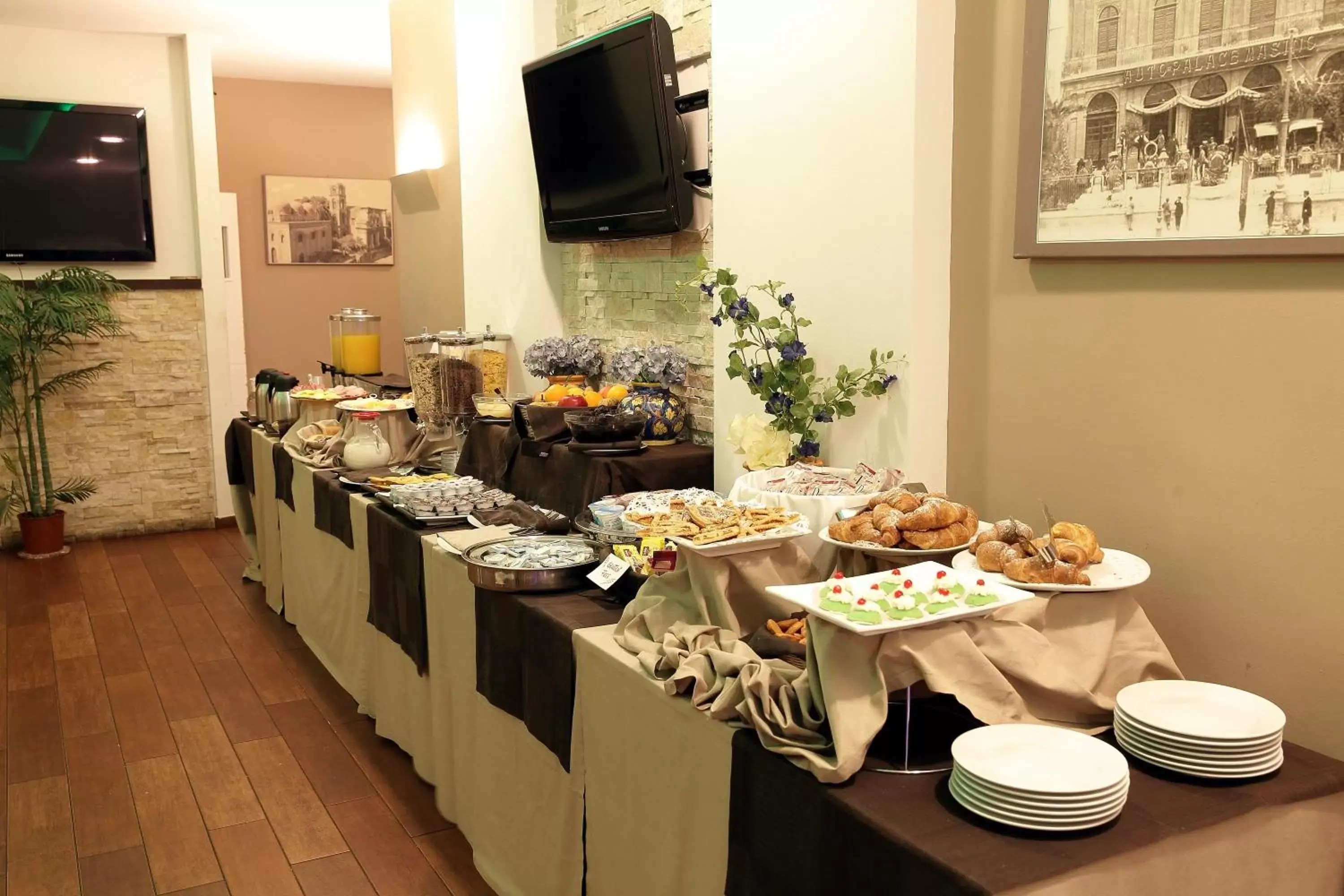 Buffet breakfast in Ibis Styles Palermo Cristal