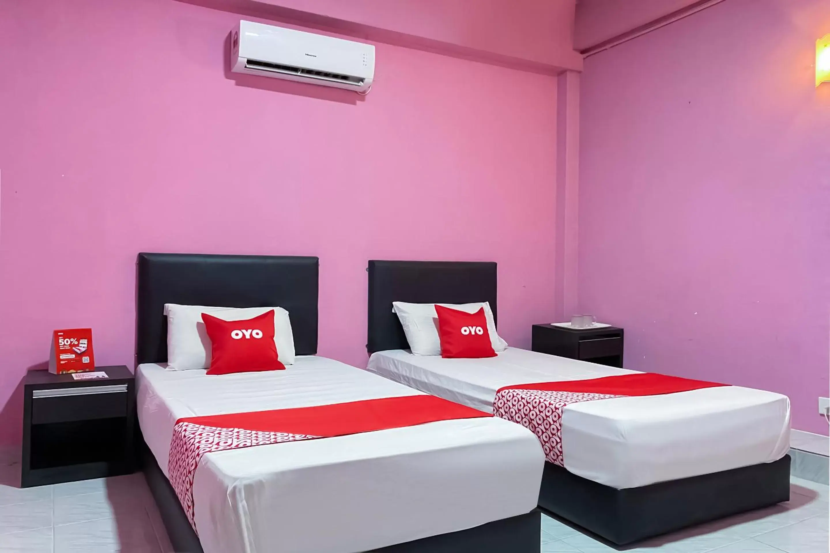 Bedroom in Super OYO 90039 Coop Hotel Kangar