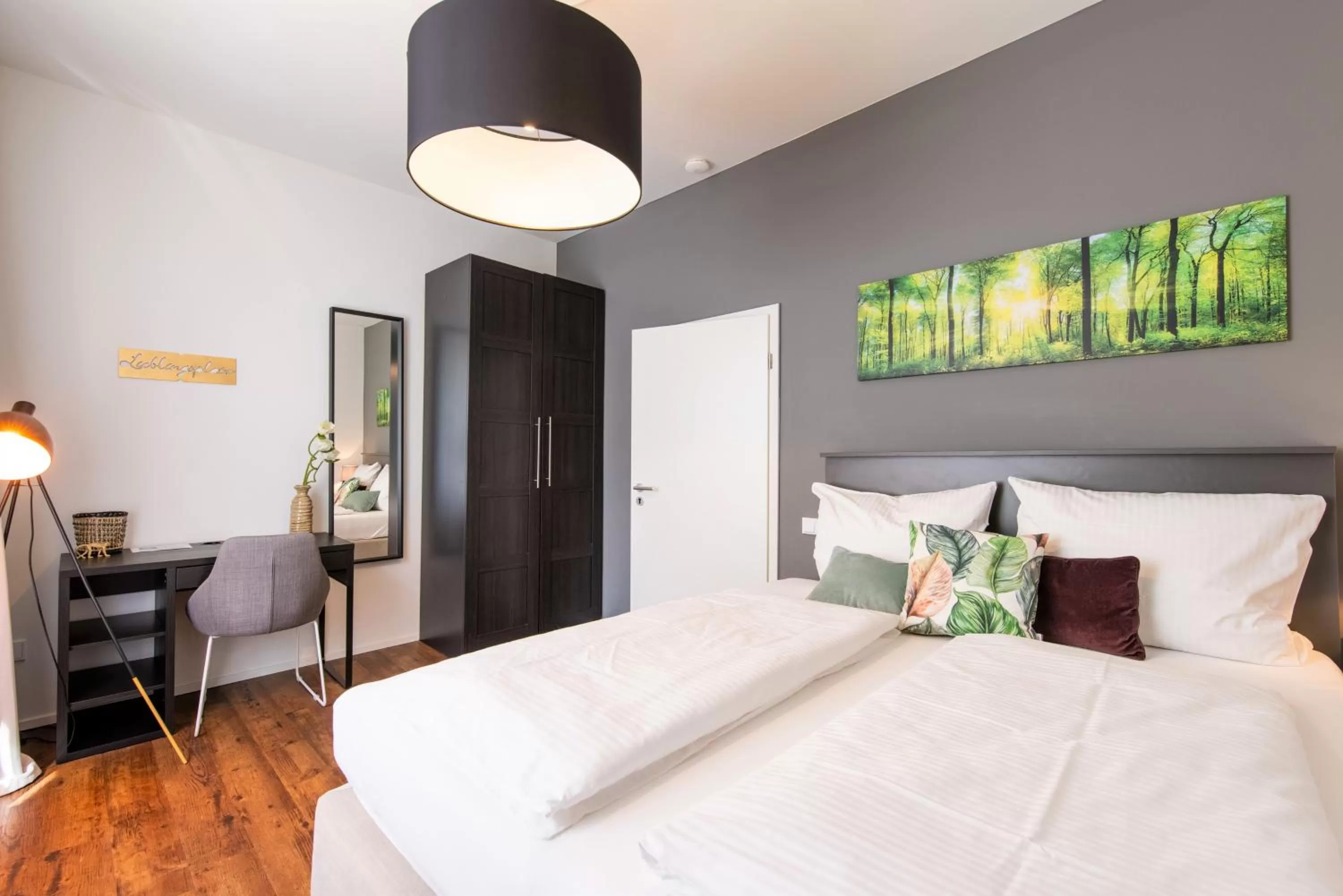 Bed in Luxstay Bad Nauheim - Self-Check-In