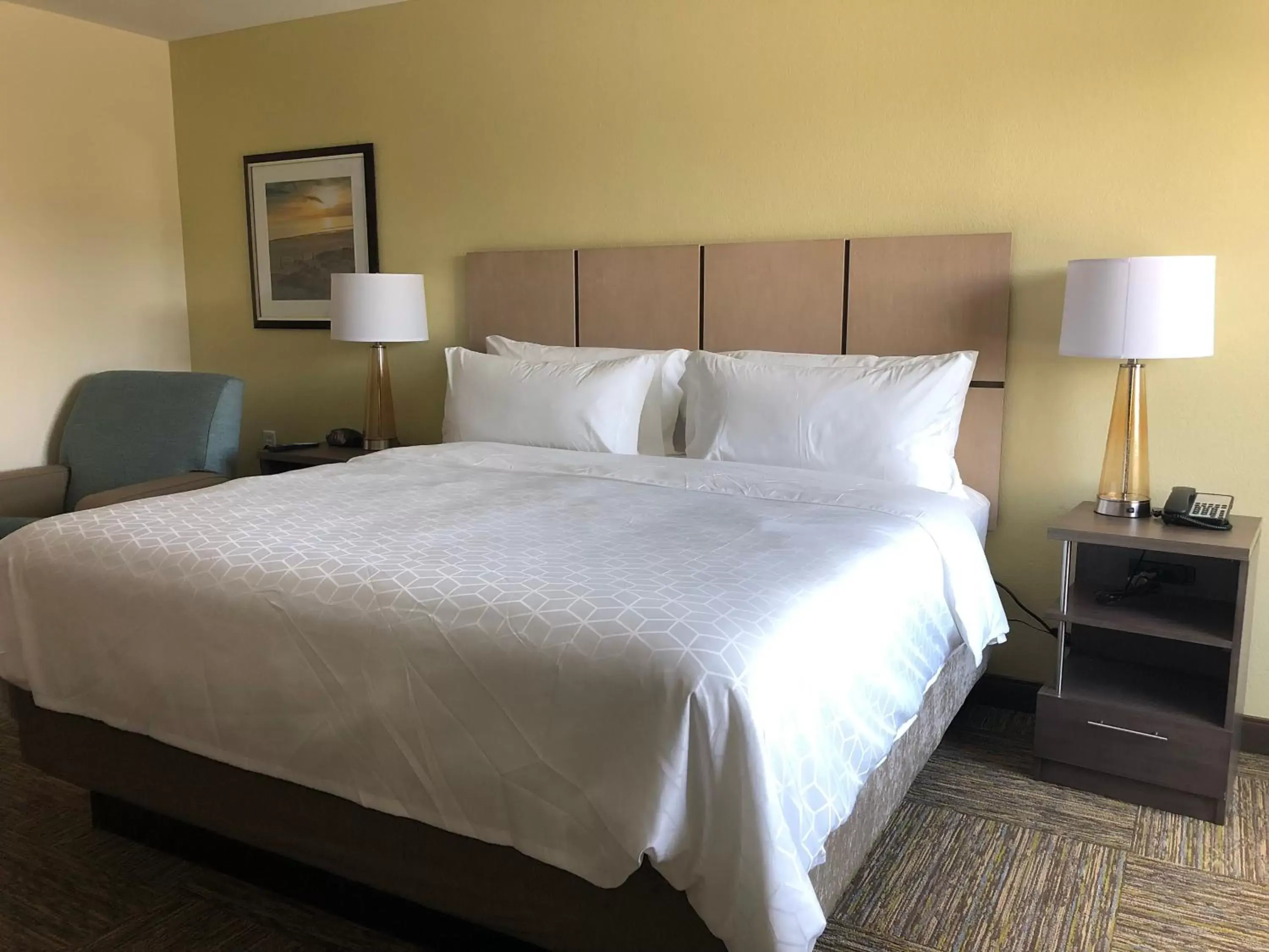Bedroom, Bed in Candlewood Suites - Panama City Beach Pier Park, an IHG Hotel