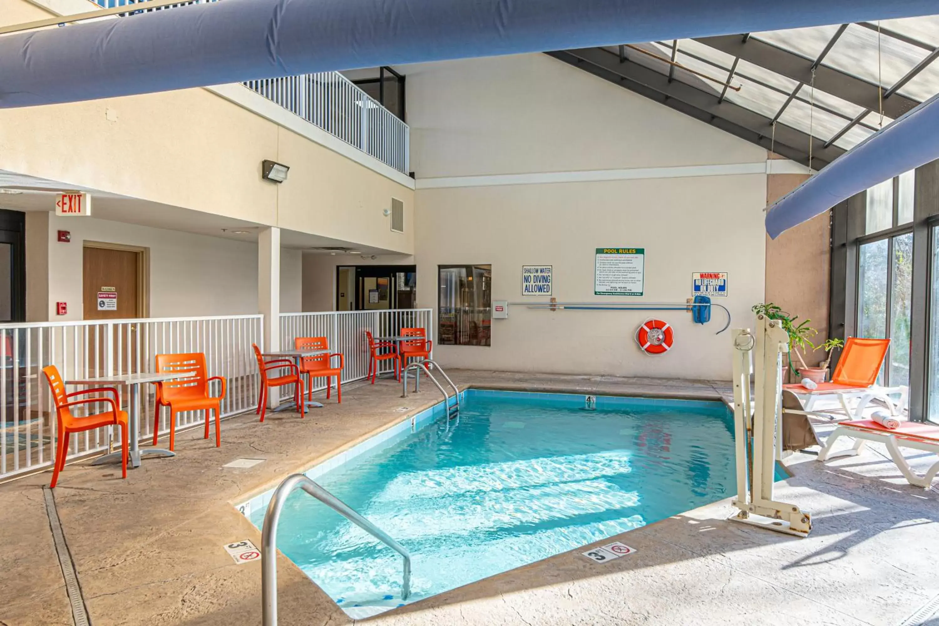 Swimming Pool in River Bend Inn - Pigeon Forge