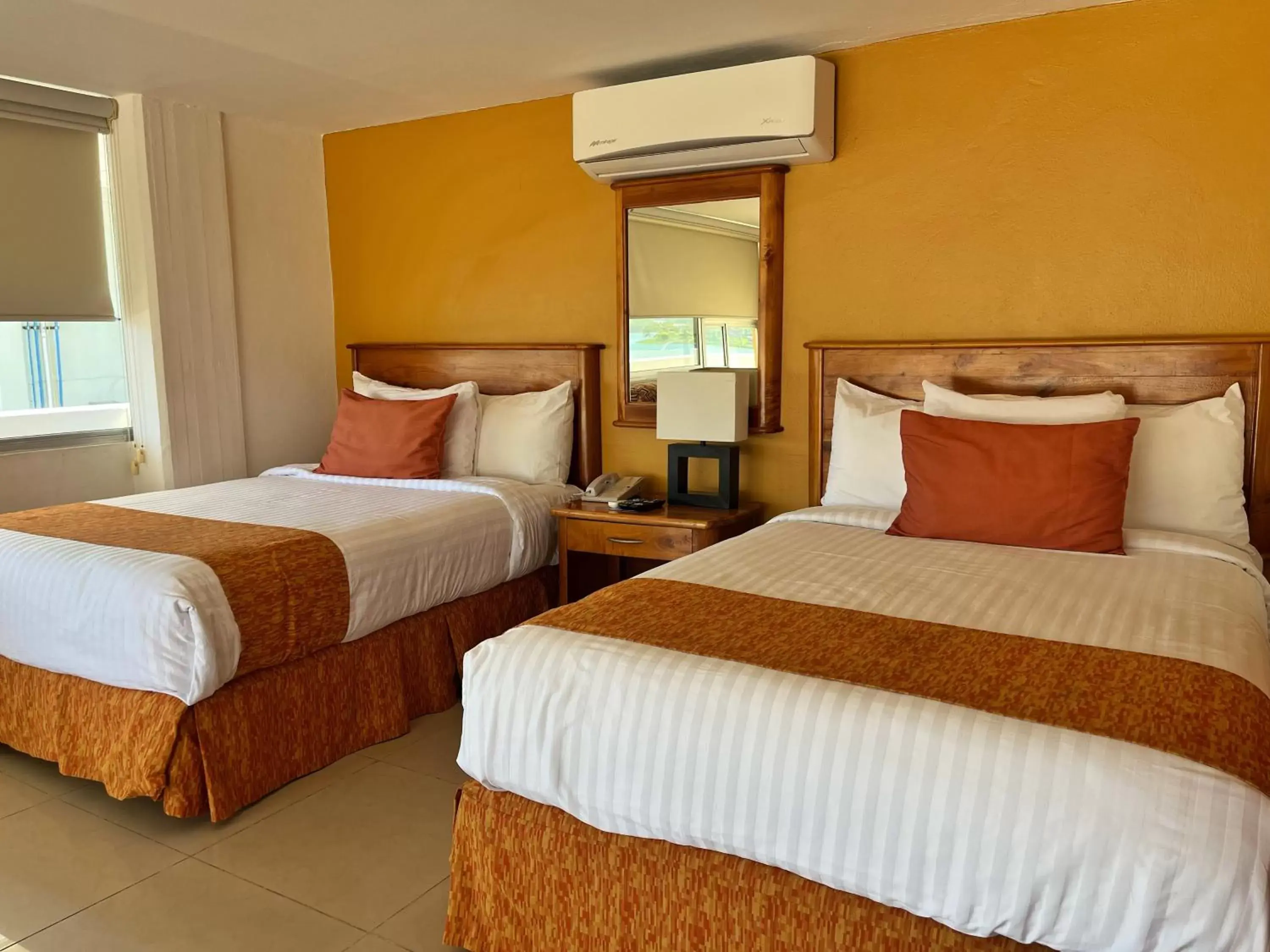 Photo of the whole room, Bed in Best Western Riviera Tuxpan