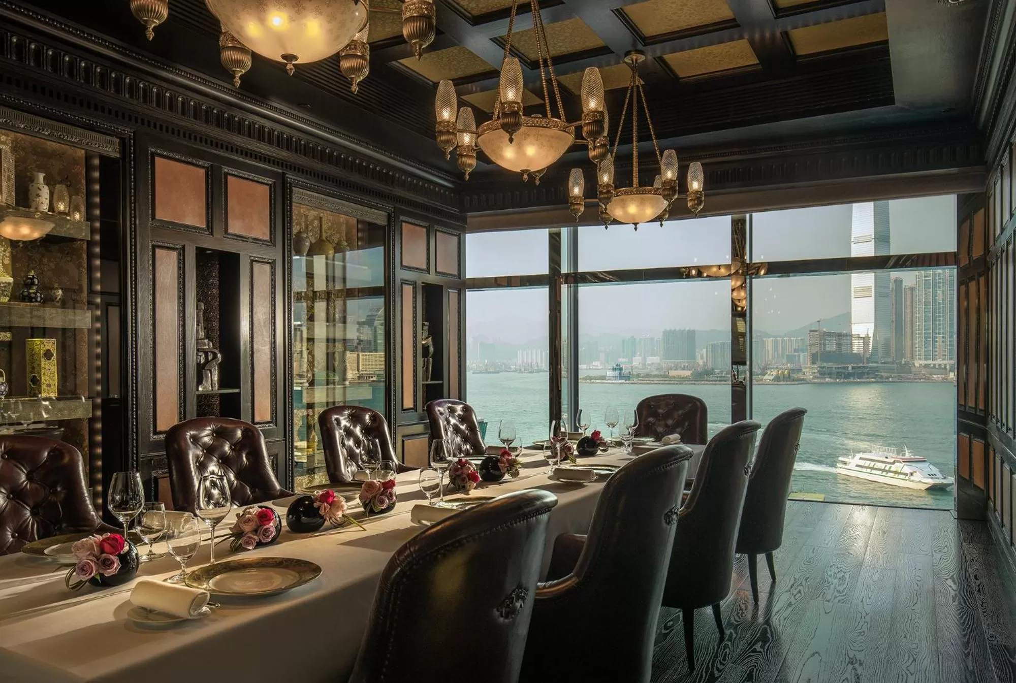 Restaurant/places to eat in Four Seasons Hotel Hong Kong