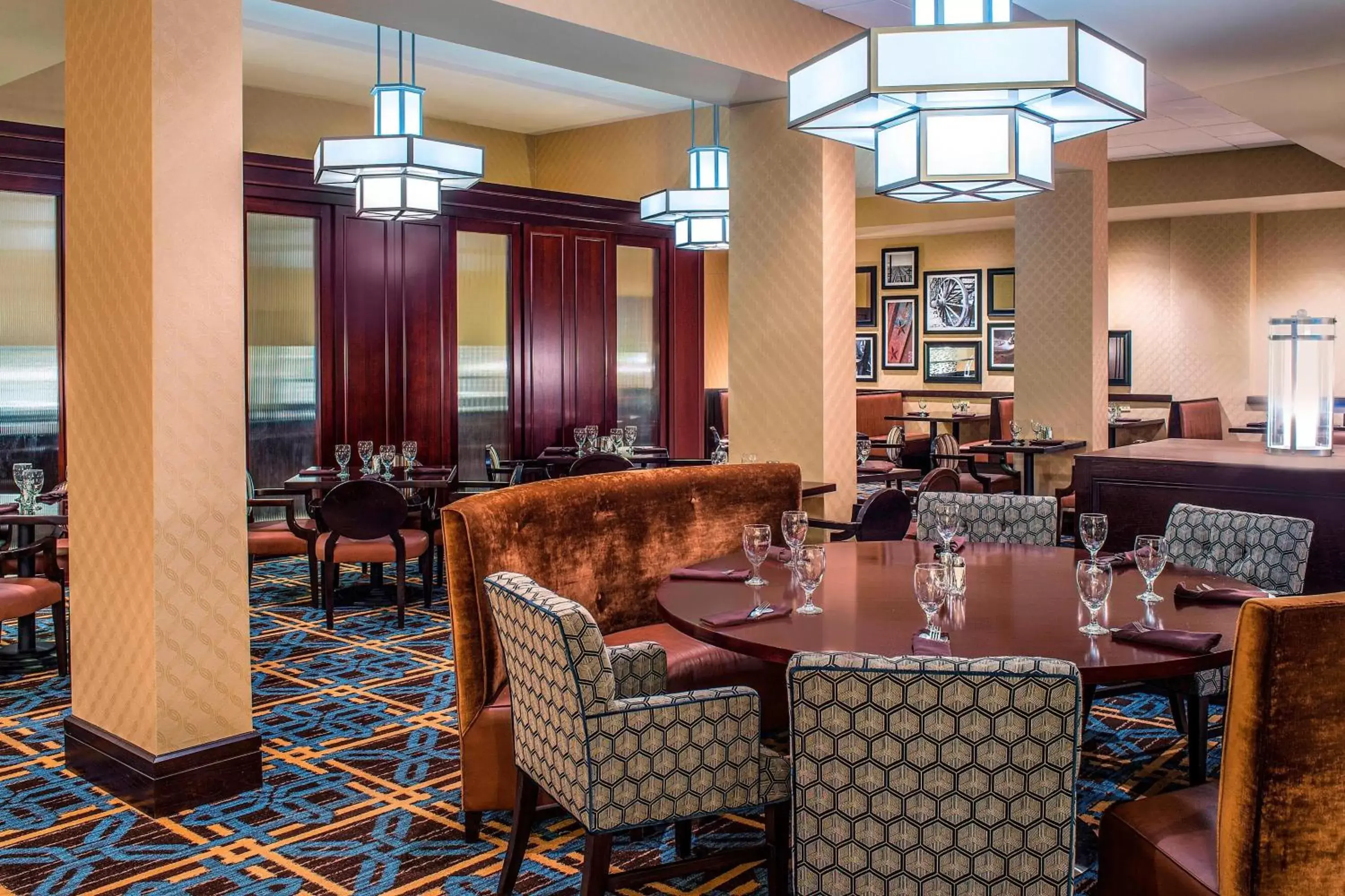 Restaurant/places to eat, Lounge/Bar in Sheraton North Houston at George Bush Intercontinental